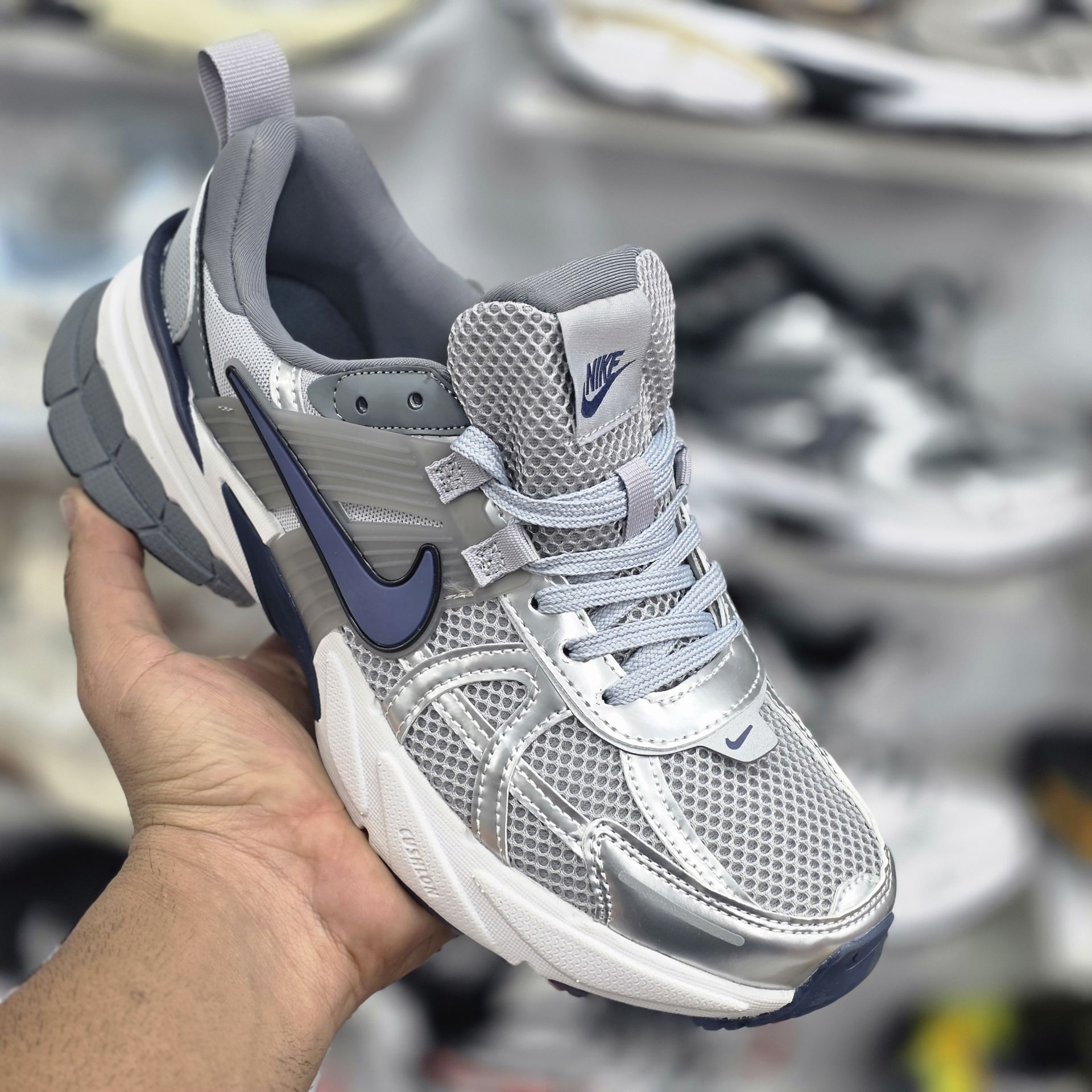 کتونی نایک کشلون مدل v2k  وی تو کی ست زنانه و مردانه ساخت ویتنام جذاب و با دوام