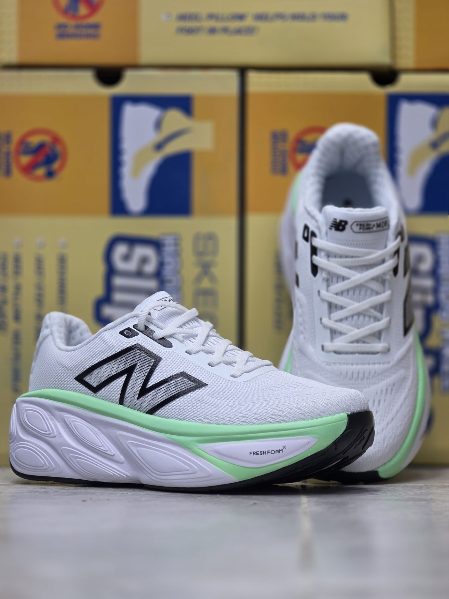 کتونی رانینگ و پیاده روی نیوبالانس مدل New balance Fresh Foam x  کیفیت مسترکوالیتی ساخت ویتنام سایز ۴۰ تا ۴۵