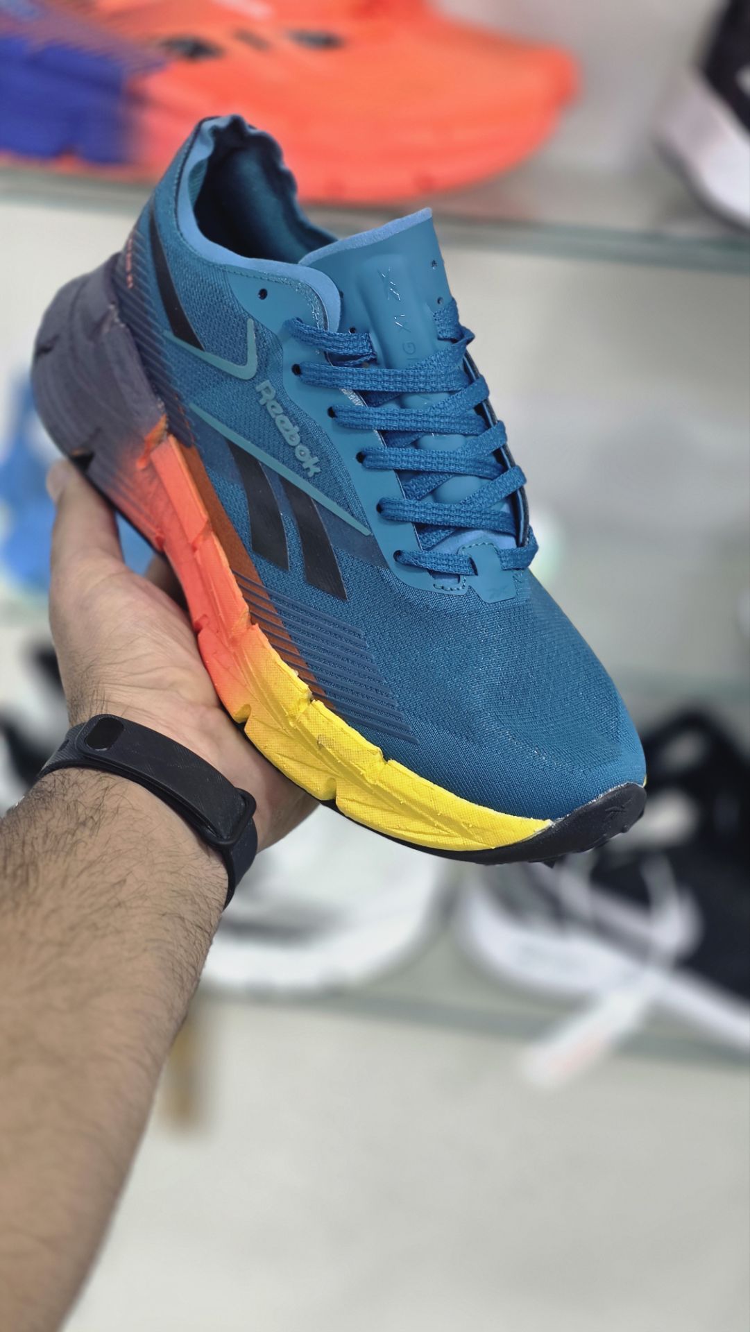 کتونی ریباک پیاده روی روزمره و ورزشی Reebokکیفیت مستر A  ساخت ویتنام صدرصد وارداتی /40تا45/ مناسب برا مشتری های حرفه ای و ورزشکاران بازگشت انرژی بسیار بالا