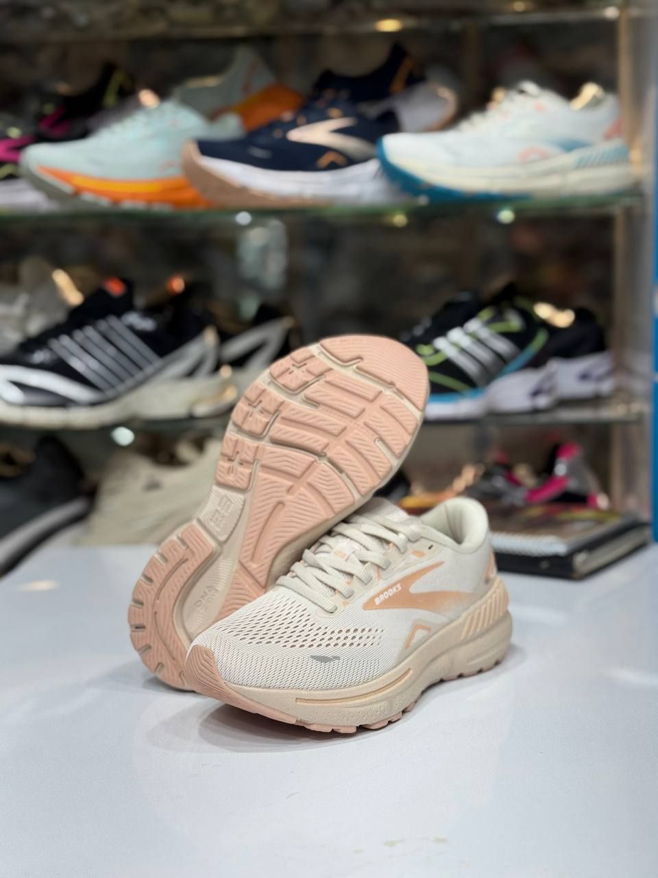 کتونی ویتنامی  زنانه بروکس ادرنالین23 -4رنگ شیک سایز:40تا37 عمده وتک