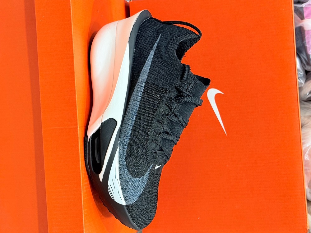 کتونی نایک آلفافلایNike alphafly کیفیت بی نظیر مستر کوالیتی A ضمانت کیفیت و اصالت کالا همراه با جعبه و لیبل