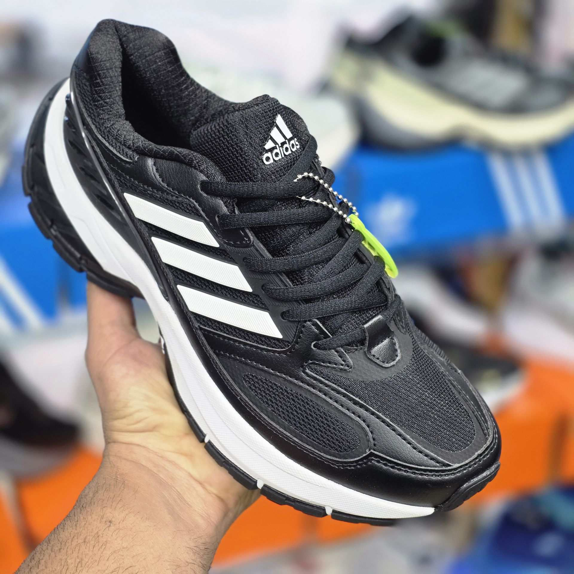 کتونی آدیداس مردانه و زنانه مدلAdidas Response CL  چهار رنگ سایز 40تا45 ساخت ویتنام  مستر کوالیتی