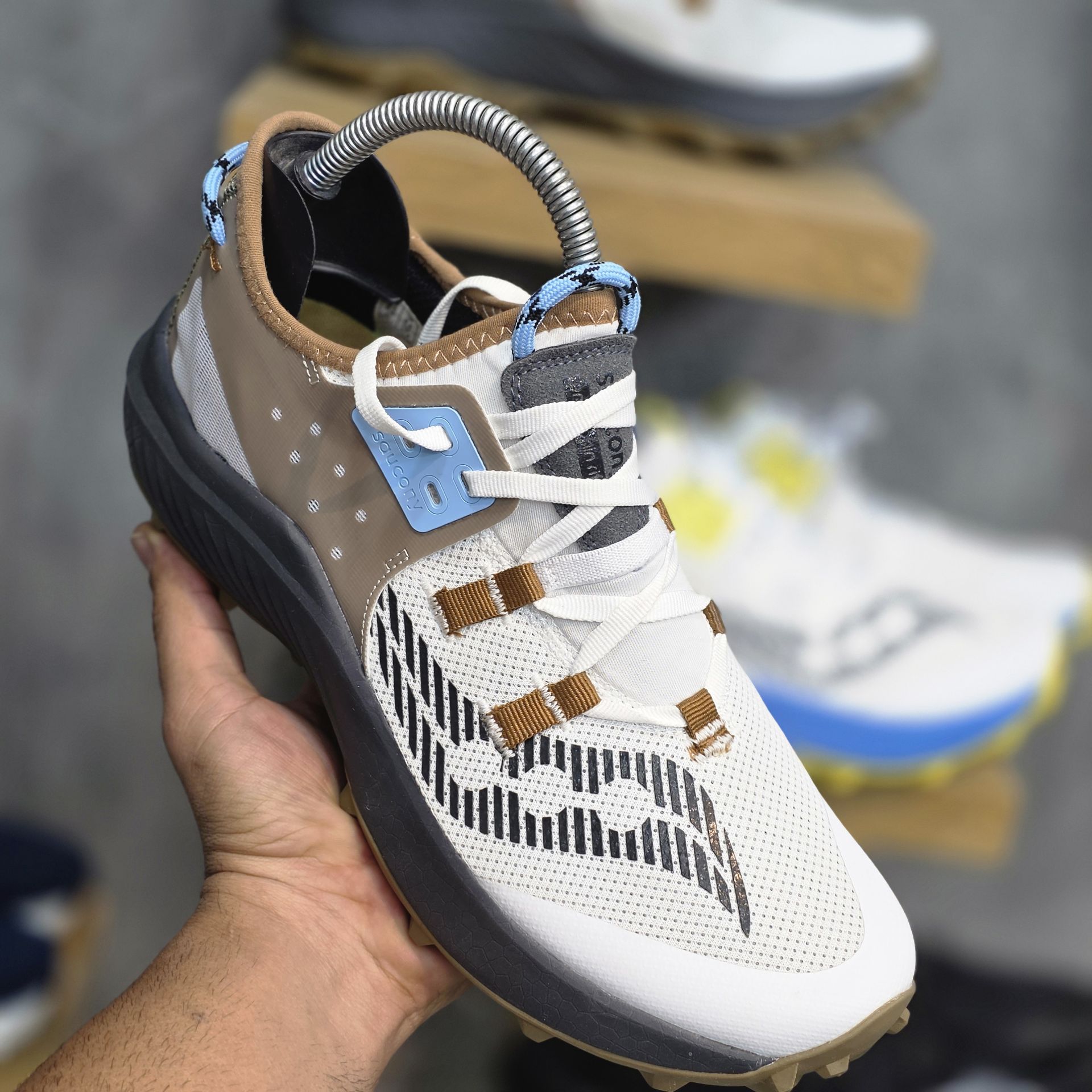 کتونی ساکونی مدل Saucony صدرصد وارداتی ساخت ویتنام کیفیت عالی زنانه و مردانه 40تا45