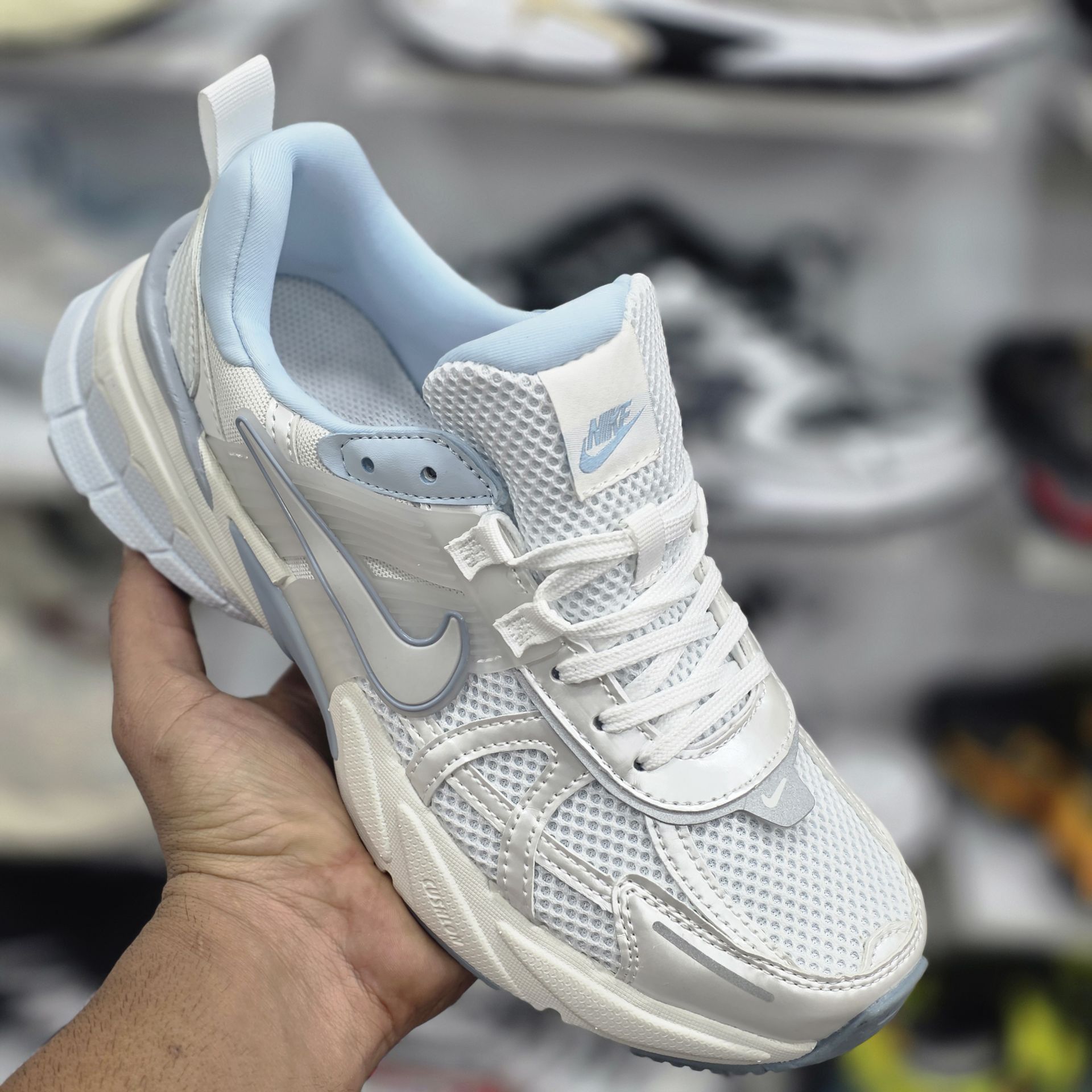 کتونی نایک کشلون مدل v2k  وی تو کی ست زنانه و مردانه ساخت ویتنام جذاب و با دوام