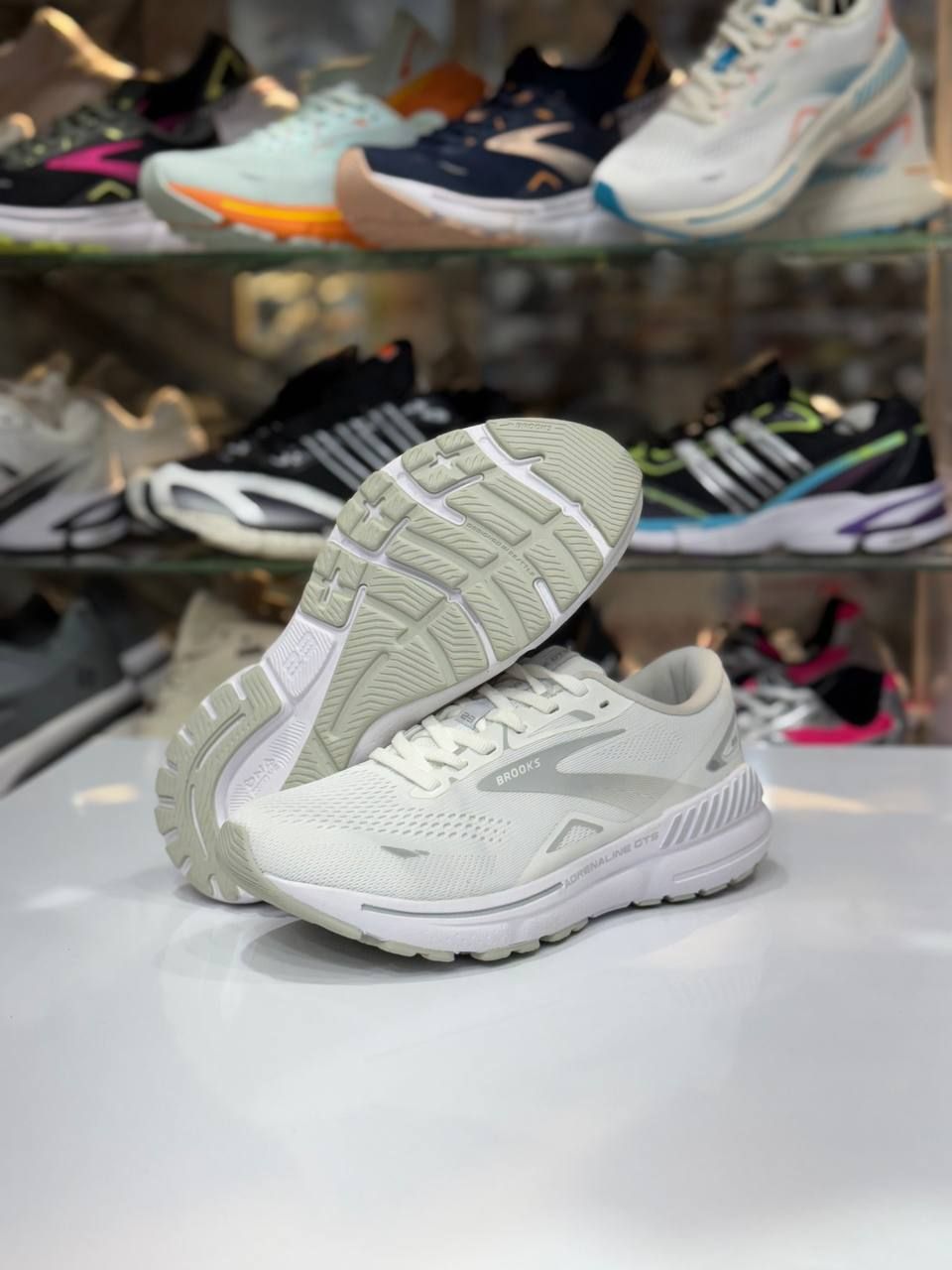 کتونی ویتنامی  مردانه بروکس ادرنالین23 -4رنگ شیک سایز: 40تا45 عمده وتک