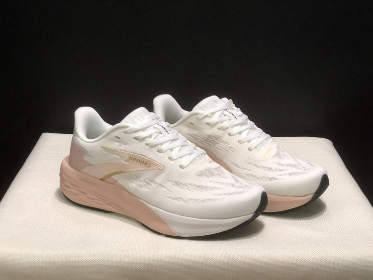 کتونی بروکس مدل لانچ 11 وارداتی کیفیت عالی ساخت ویتنام مردانه و زنانه سایز 40تا45