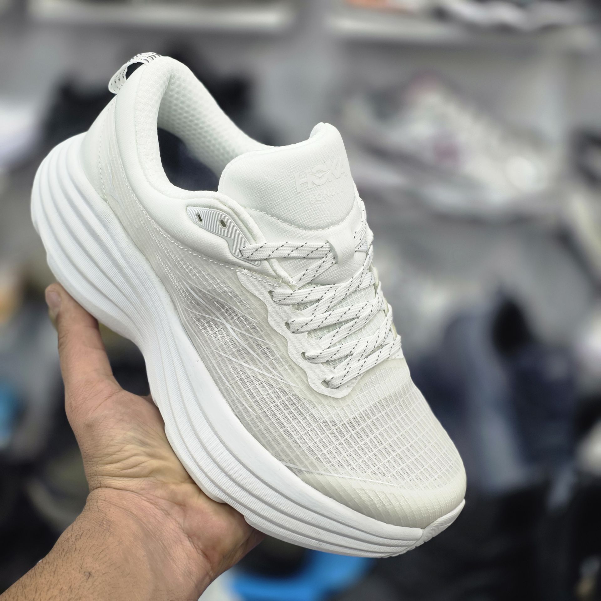 کتونی هوکا مدل باندی Hoka bondi 8 ts کیفیت عالی ساخت ویتنام راحتی و استایل در یک قاب سایز بندی 38تا48