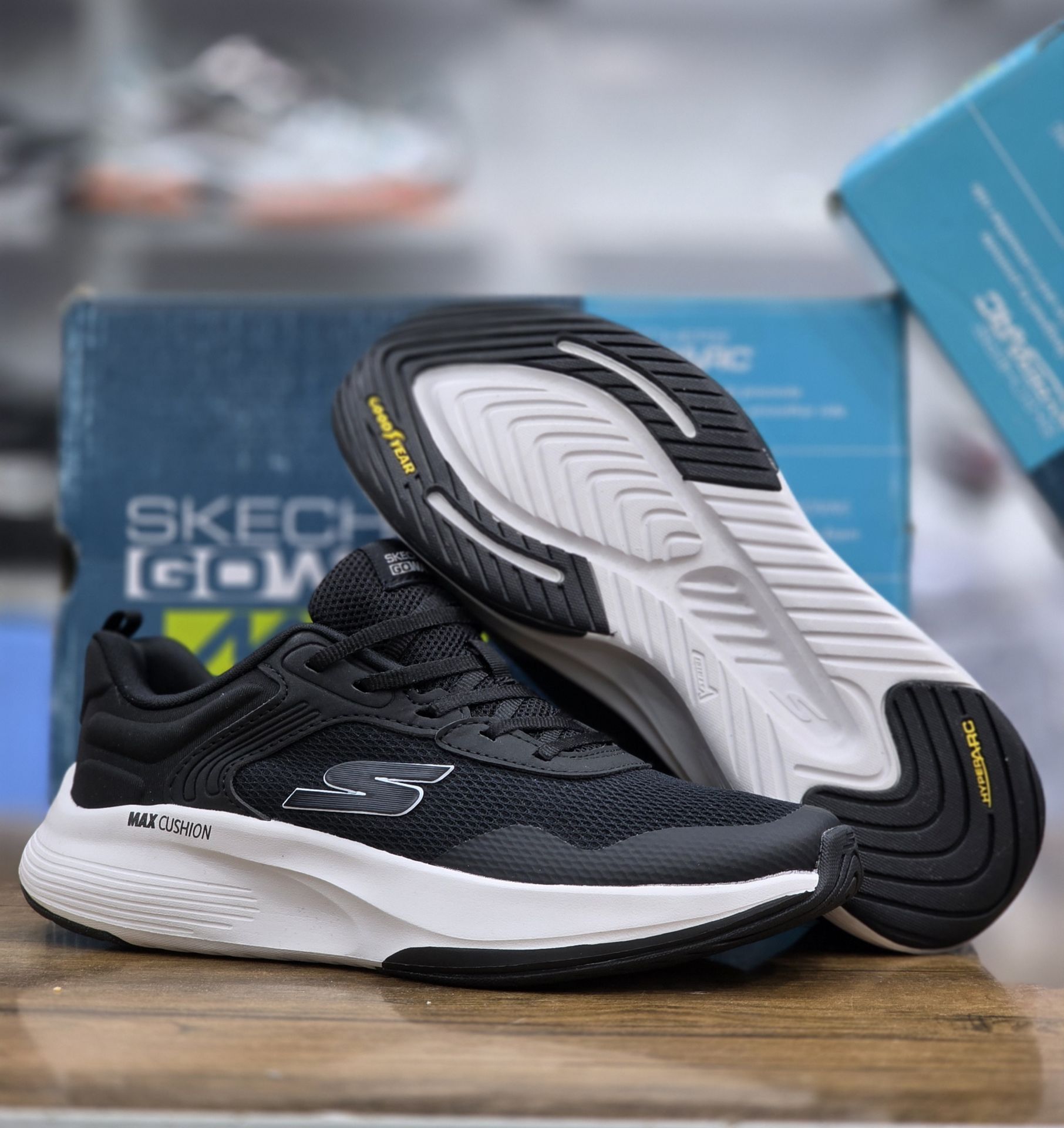 کفش اسکیچرز طبی و راحتی مدل مکس کویش  Skichers max cushion  مخصوص پیاده روی و‌ روز مرگی / جعبه و بارکد دار / سایز ۴۰ تا 45 کیفیت بالا زنانه و مردانه