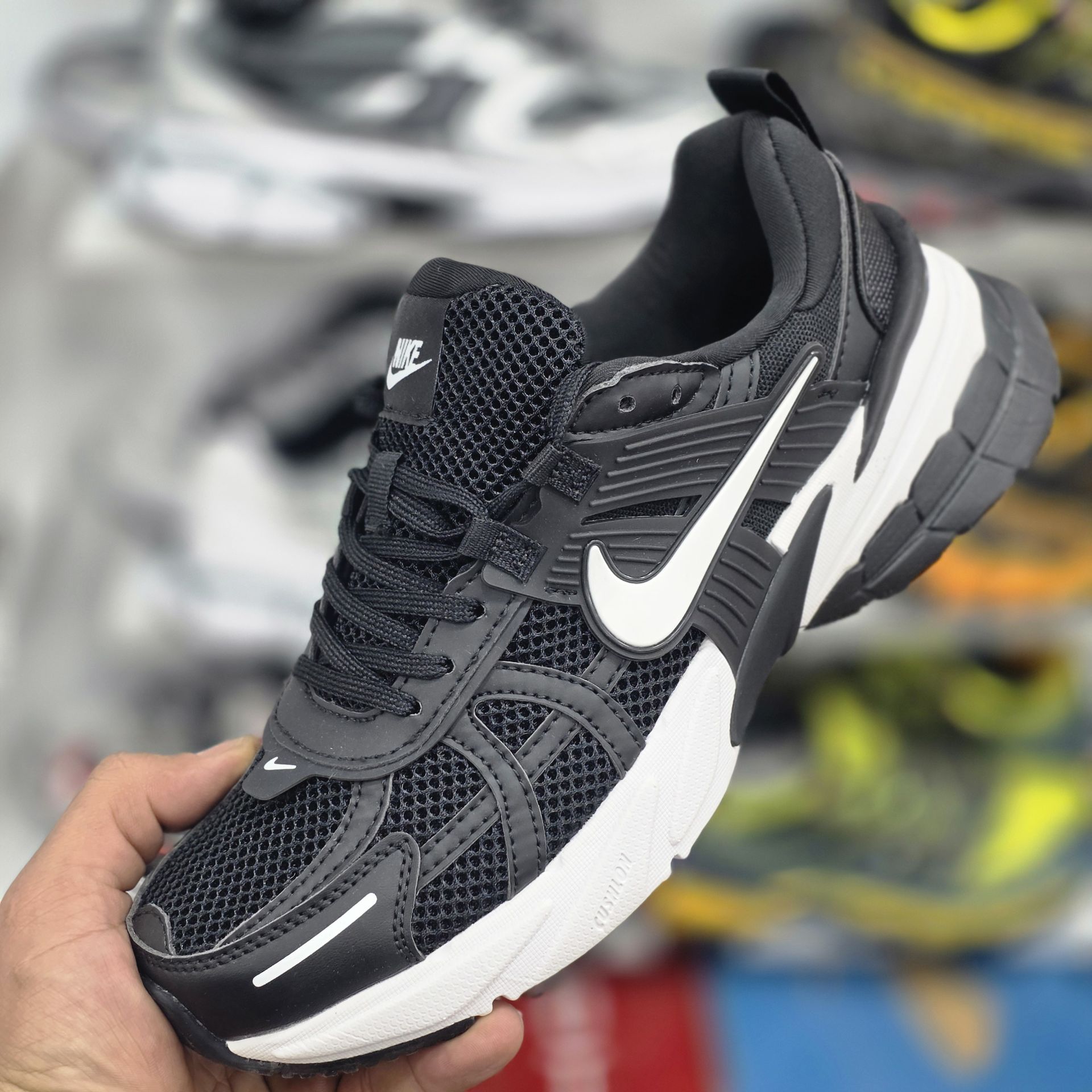 کتونی نایک کشلون مدل v2k  وی تو کی ست زنانه و مردانه ساخت ویتنام جذاب و با دوام