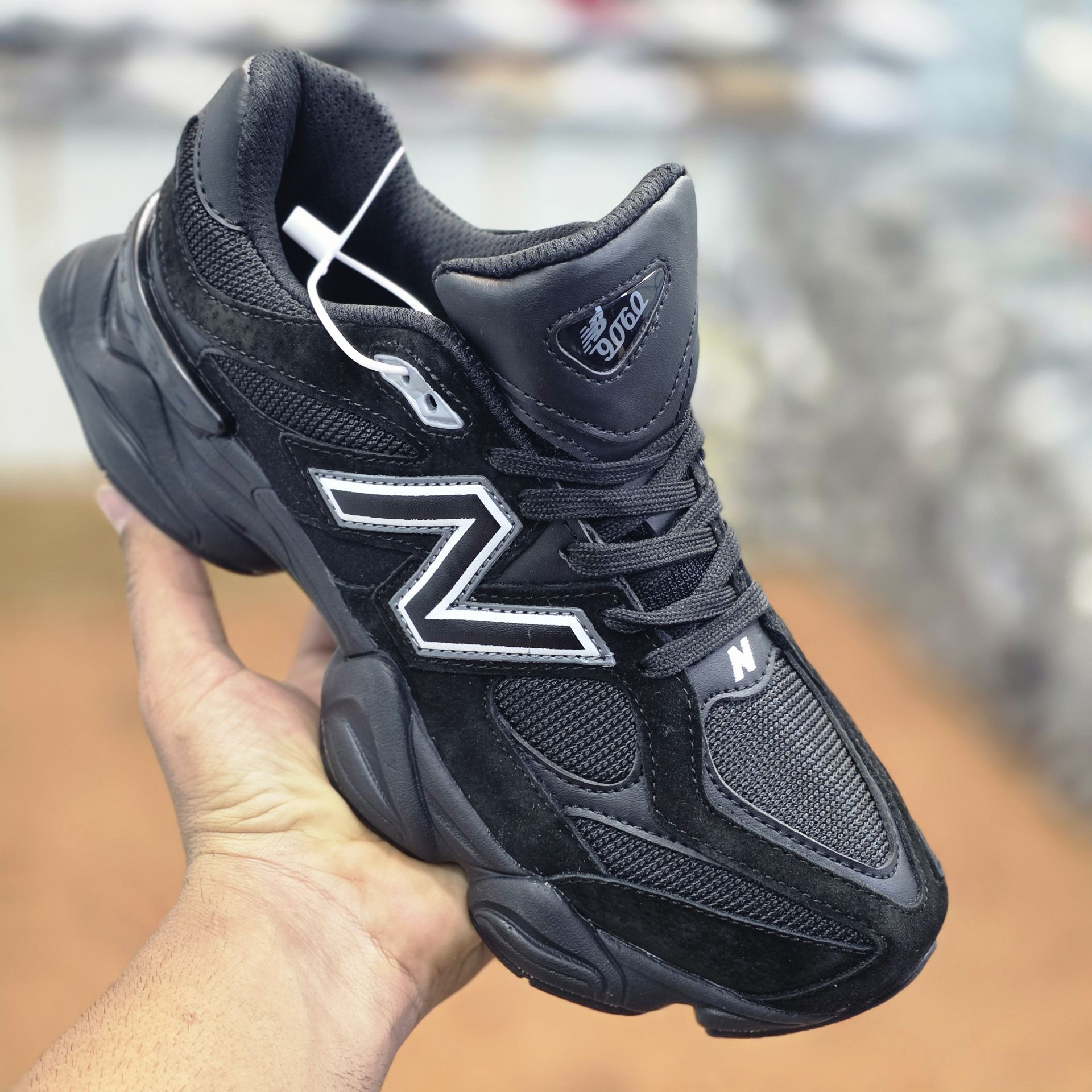 کتونی نیوبالانس  مدل 9060 ویتنامی  صدرصد وارداتی سایز بندی کامل 40 تا 45 New balance 9060