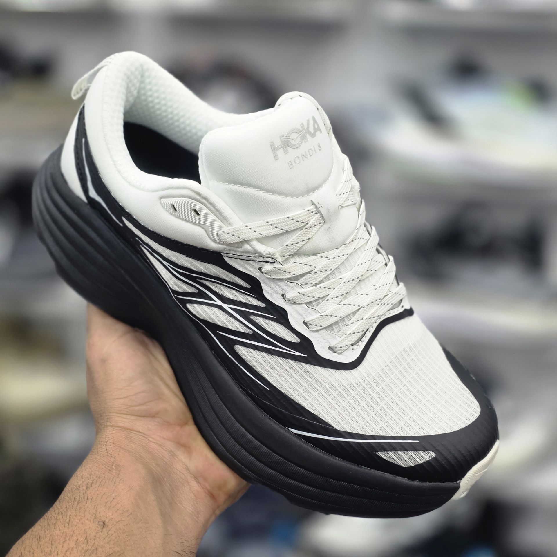 کتونی هوکا مدل باندی 8Hoka bondi 8 ts کیفیت عالی ساخت ویتنام راحتی و استایل در یک قاب سایز بندی 38تا48
