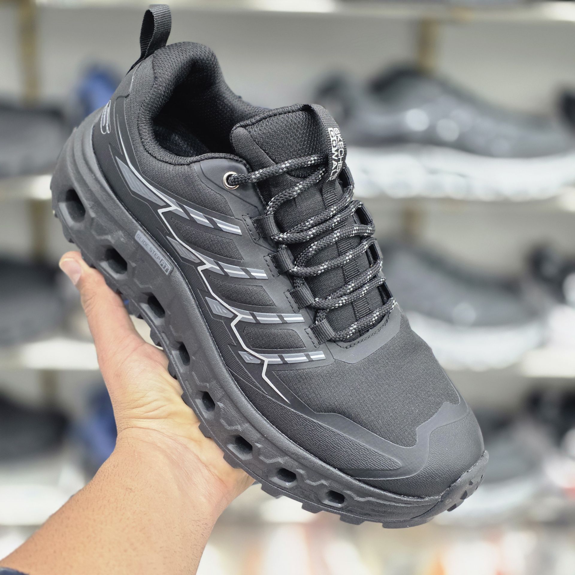 کفش اسکیچرز طبی و راحتی مدل گورتکس ضد اب/ مخصوص پیاده روی و‌ روز مرگی / جعبه و بارکد دار / سایز ۴۰ تا 45 کیفیت بالا زنانه و مردانه