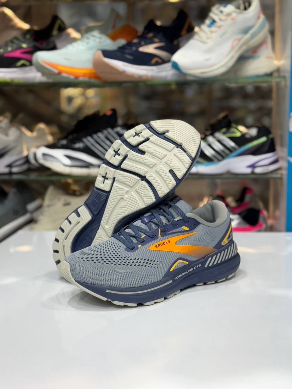 کتونی ویتنامی  مردانه بروکس ادرنالین23 -4رنگ شیک سایز: 40تا45 عمده وتک