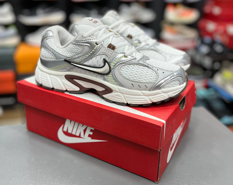 كتونی نایک وى فايو کی مسترکوالیتی /سایزبندی37 الی ۴0 /ساخت ویتنام /Nike V5K Run /ضمانت اصالت كالا /فروش به صورت تک و عمده