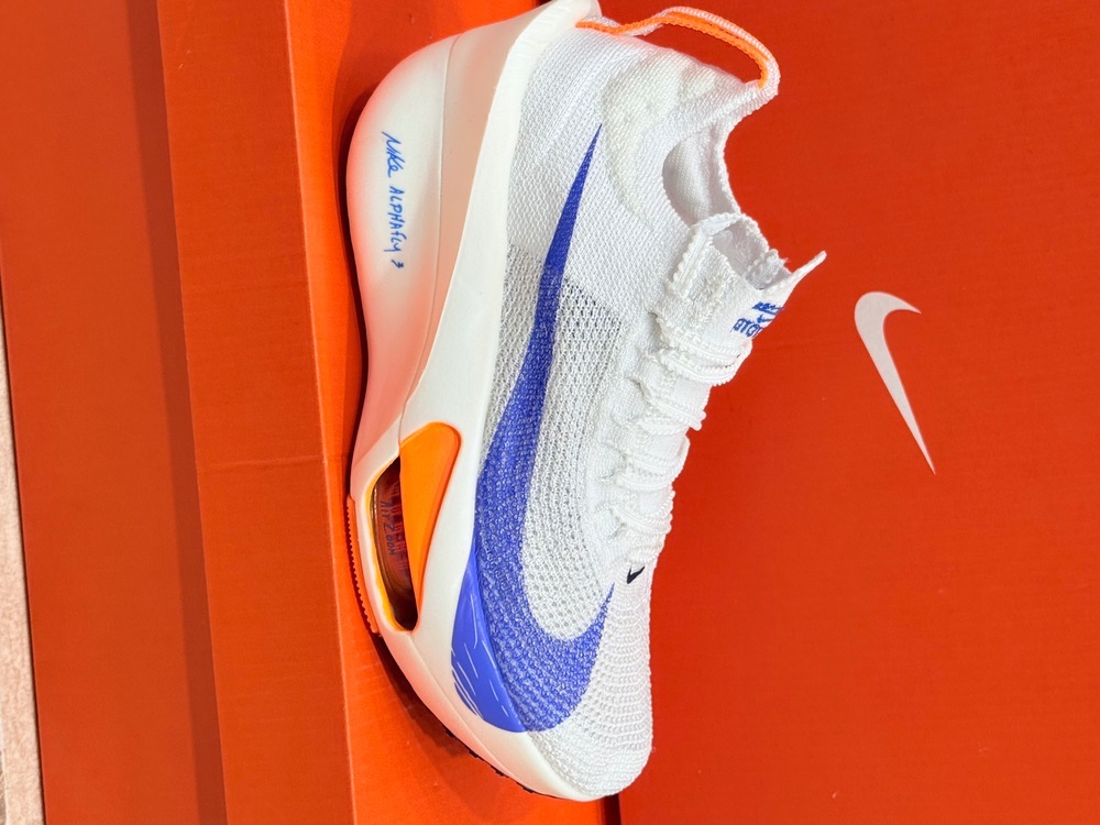 کتونی نایک آلفافلایNike alphafly کیفیت بی نظیر مستر کوالیتی A ضمانت کیفیت و اصالت کالا همراه با جعبه و لیبل