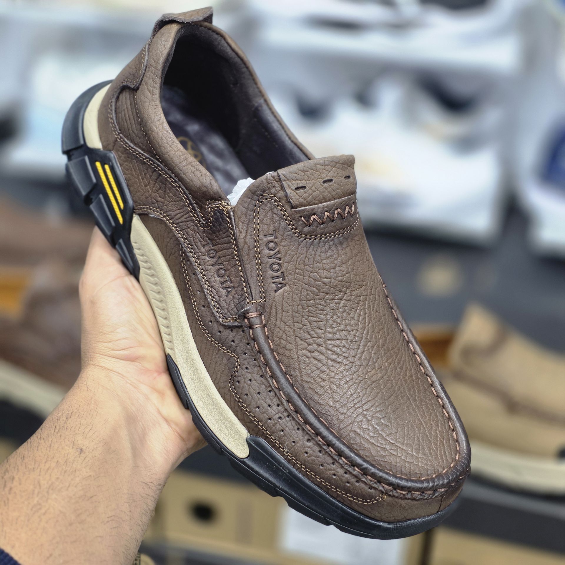 کفش تویوتا چرم TOYOTA وارداتی  بدون بند   کیفیت بالا مردانه