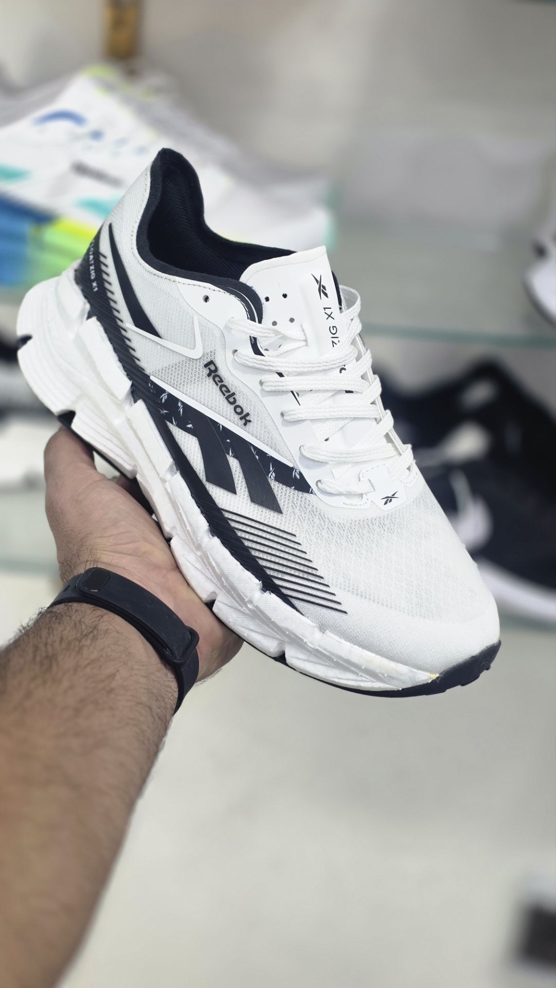 کتونی ریباک پیاده روی روزمره و ورزشی Reebokکیفیت مستر A  ساخت ویتنام صدرصد وارداتی /40تا45/ مناسب برا مشتری های حرفه ای و ورزشکاران بازگشت انرژی بسیار بالا