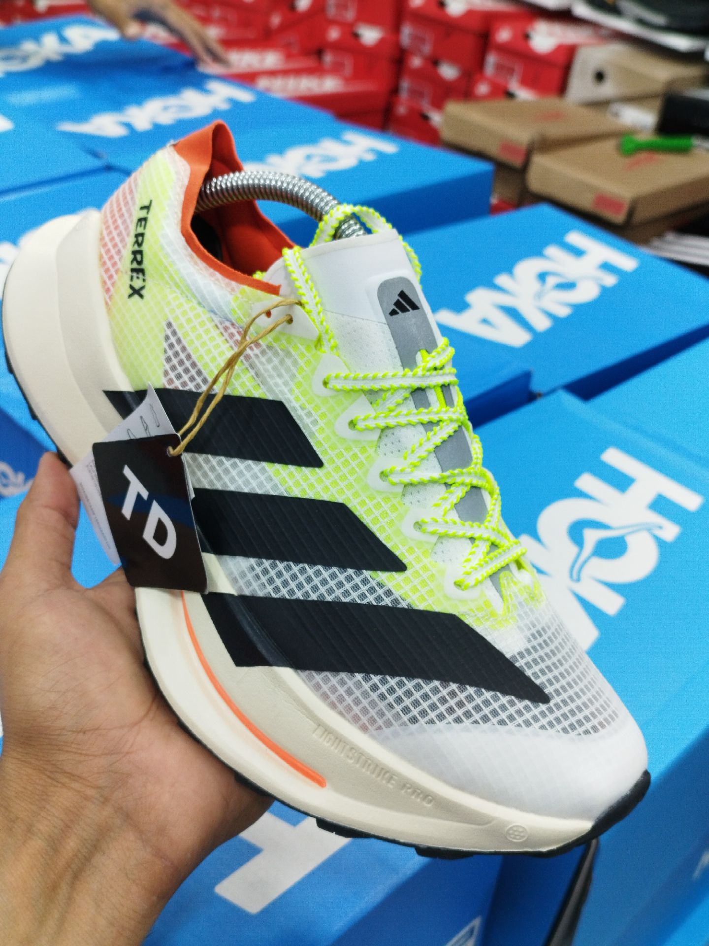 کتونی آدیداس تیرکس /Adidas Terrex/ سایز 45الی 40/ ساخت ویتنام