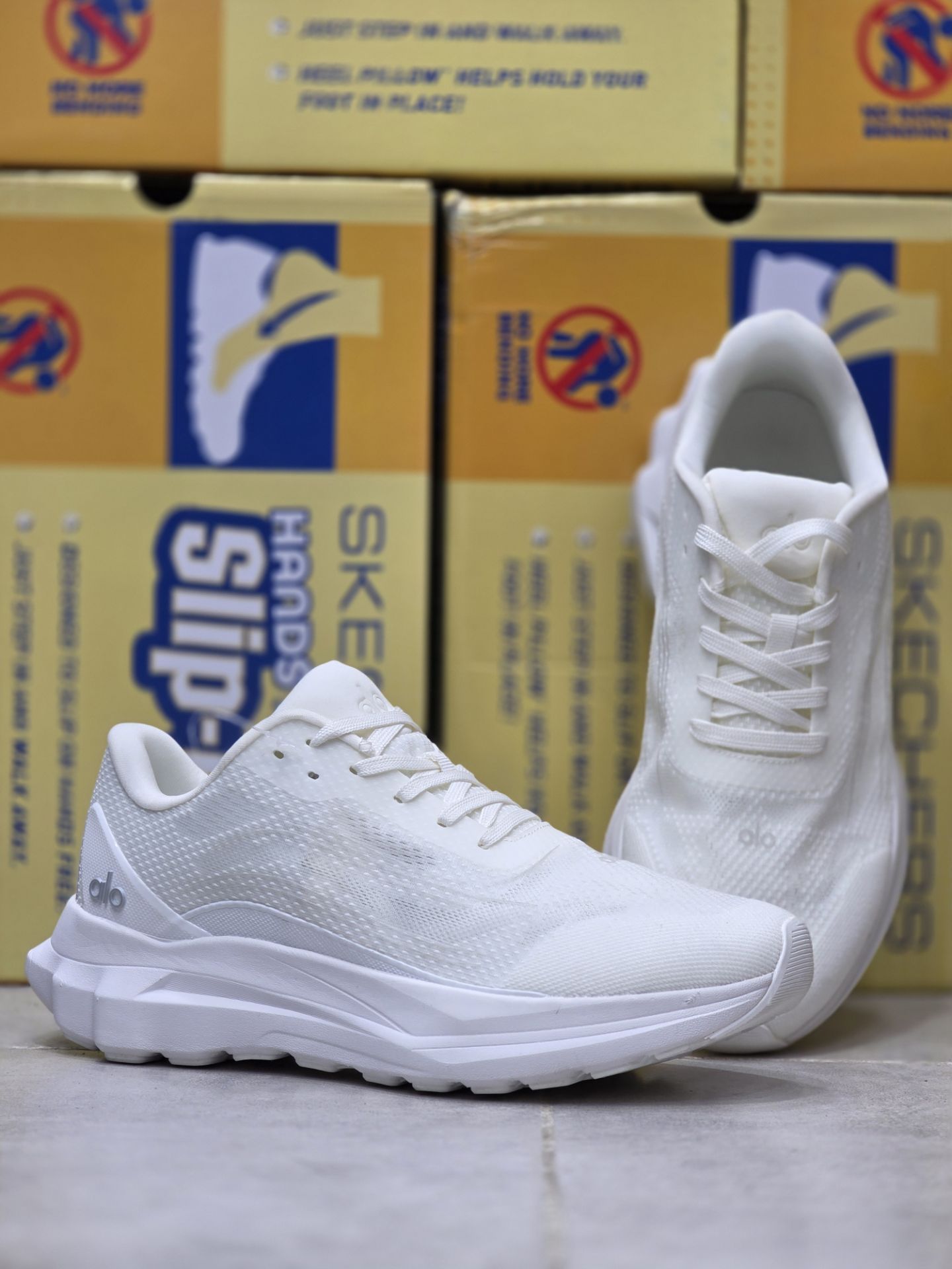 کتونی برند الو alo سایز ۴۰ تا ۴۵  وارداتی ساخت ویتنام کیفیت بالا مستر کوالیتی A