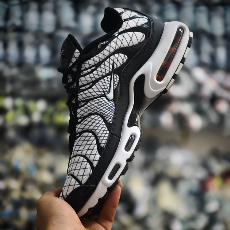 کتونی ویتنامی اسپرت نایک ایر مکس پلاس nike air max plus sesame / ساخت ویتنام / کیفیت مستر کوالیتی / سایز ۴۰ الی ۴۵