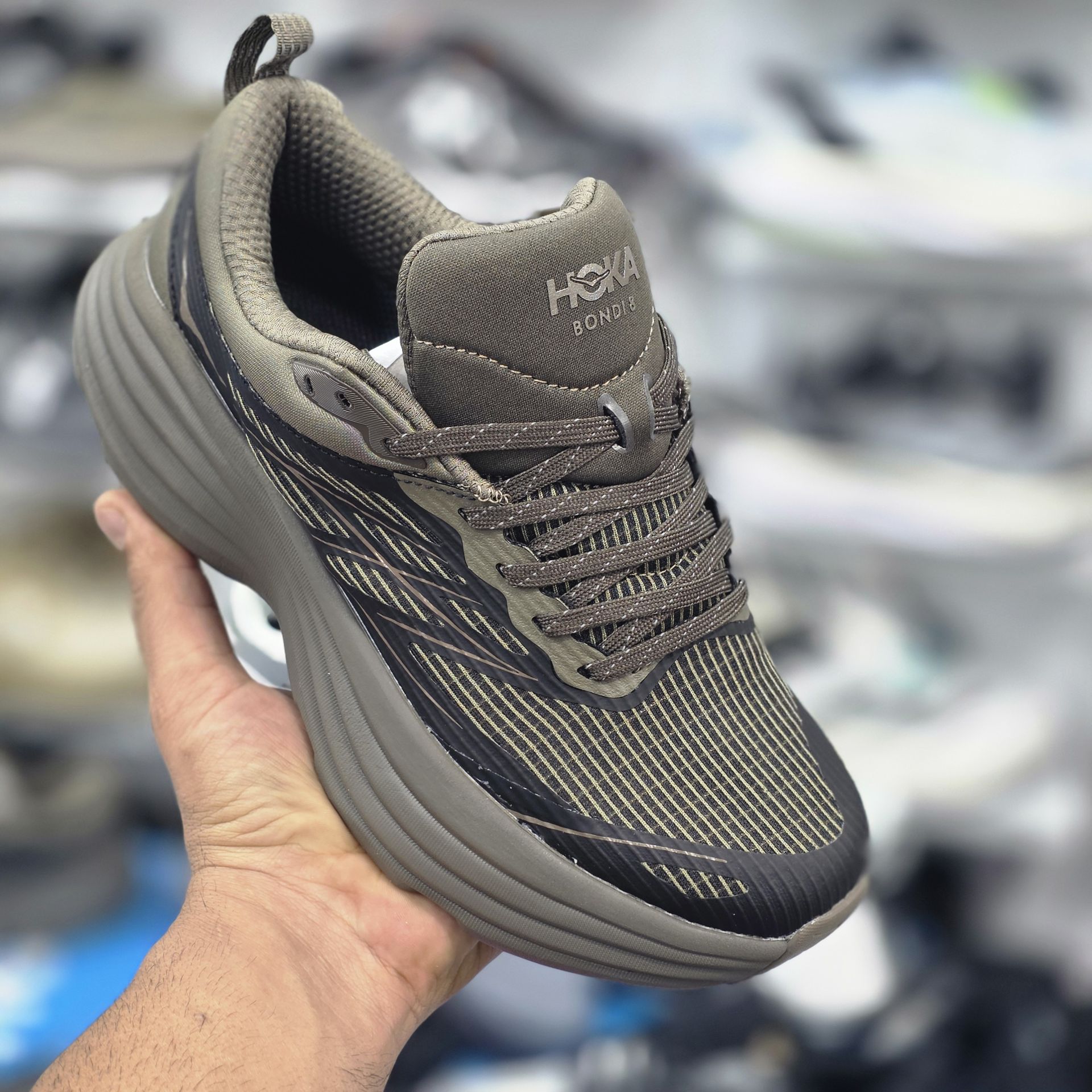 کتونی هوکا مدل باندی 8Hoka bondi 8 ts کیفیت عالی ساخت ویتنام راحتی و استایل در یک قاب سایز بندی 38تا48