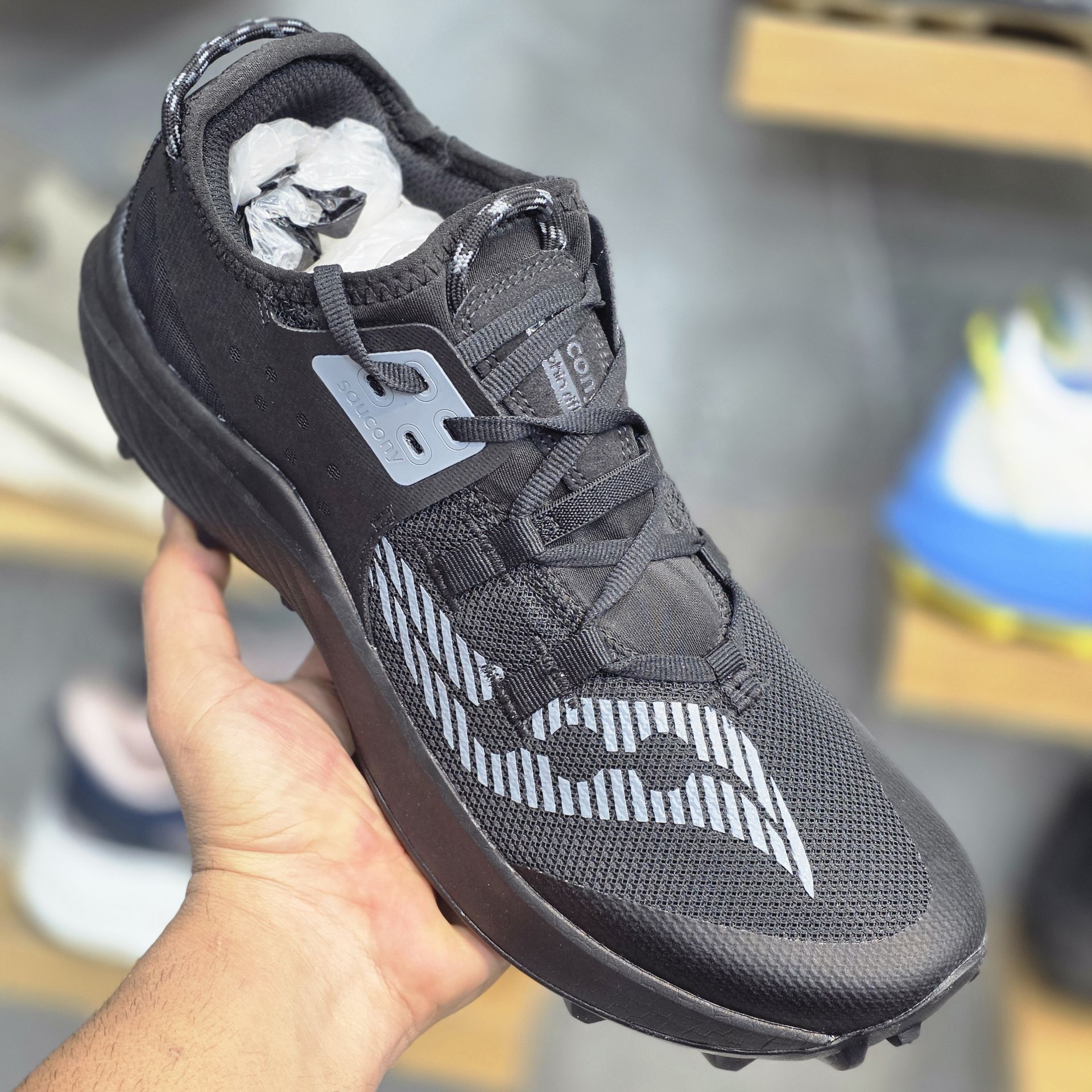 کتونی ساکونی مدل Saucony صدرصد وارداتی ساخت ویتنام کیفیت عالی زنانه و مردانه 40تا45