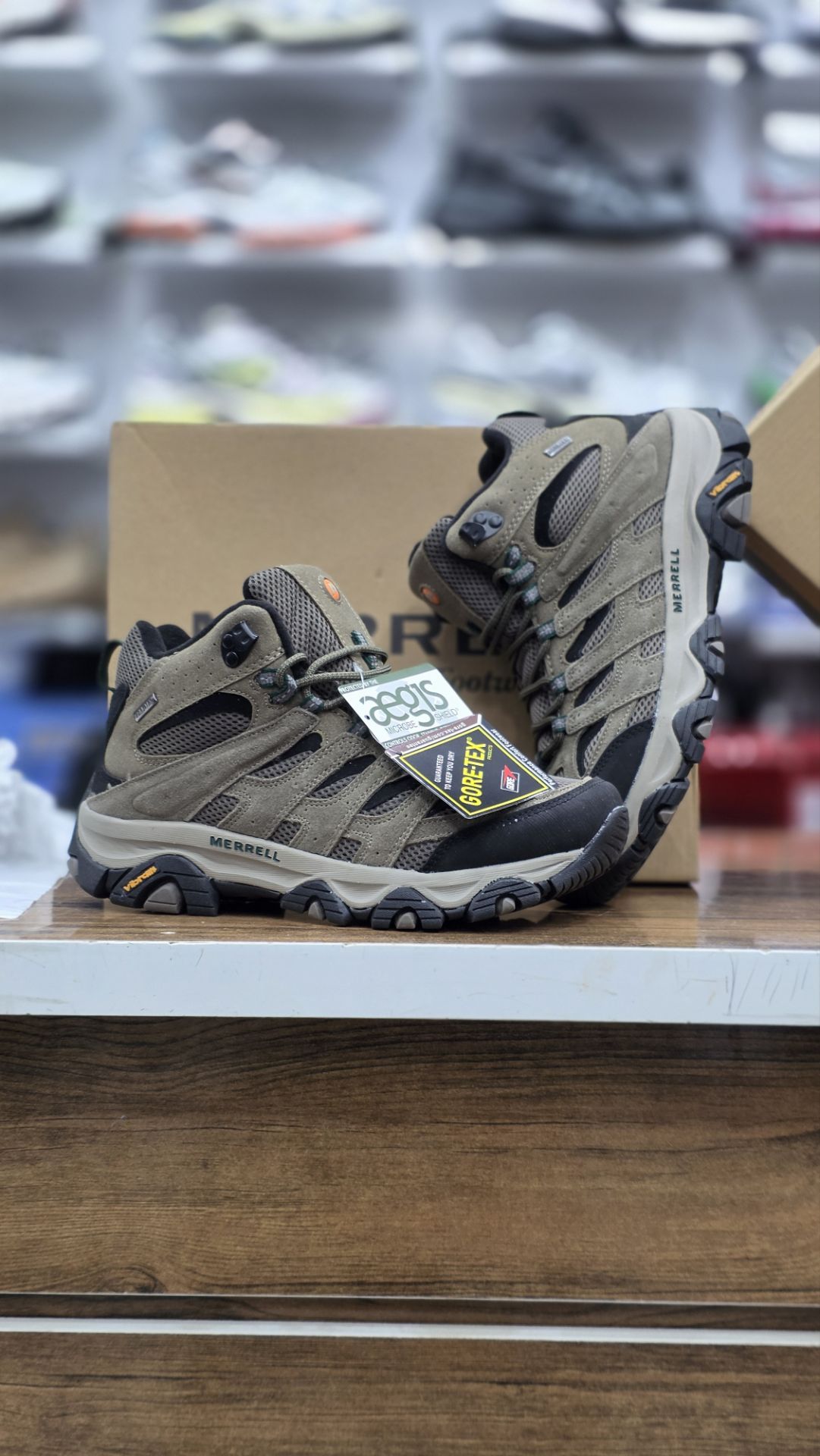 بوت مرل کوهنوردی  و طبیعتگردی حرفه‌ای MERRELL| ضدآب | ویبرام | سایز ۴۰ تا ۴۵
