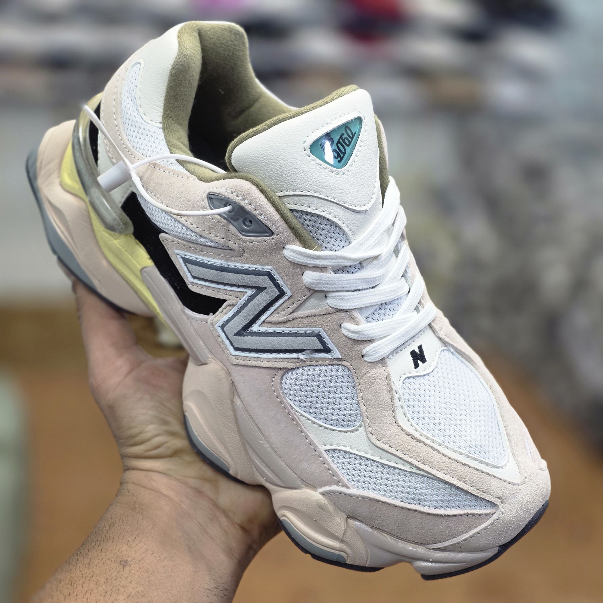 کتونی نیوبالانس  مدل 9060 ویتنامی  صدرصد وارداتی سایز بندی کامل 40 تا 45 New balance 9060