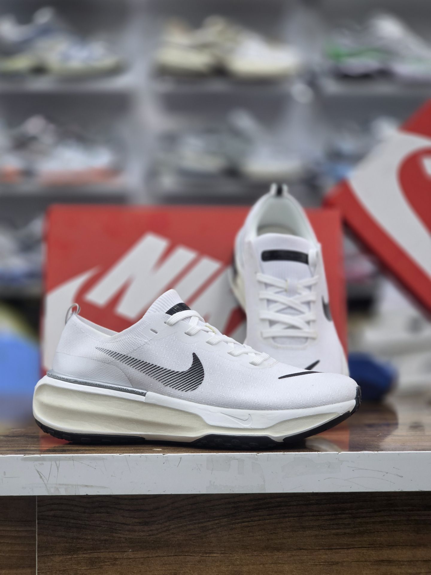 کتونی رانینگ و پیاده روی نایک زوم ایکس مدل Nike Zoomx Invincible Run flykint 3/سایز 40/45