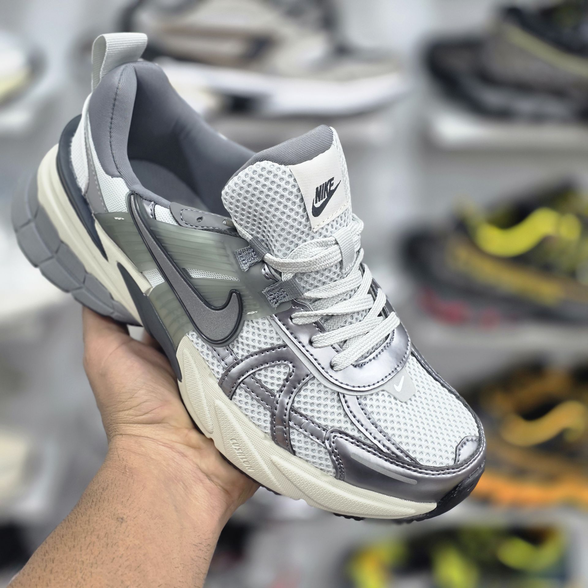 کتونی نایک کشلون مدل v2k  وی تو کی ست زنانه و مردانه ساخت ویتنام جذاب و با دوام