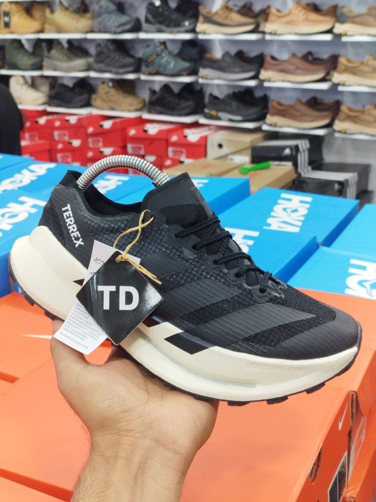 کتونی آدیداس تیرکس /Adidas Terrex/ سایز 45الی 40/ ساخت ویتنام