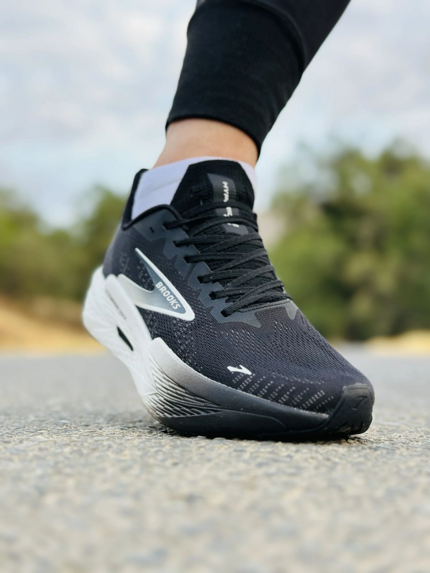 کتونی  رانینگ بروکس هایپر مکث Brooks Hyperion Max کیفیت مستر A  ساخت ویتنام صدرصد وارداتی / مناسب برا مشتری های حرفه ای و ورزشکاران بازگشت انرژی بسیار بالا