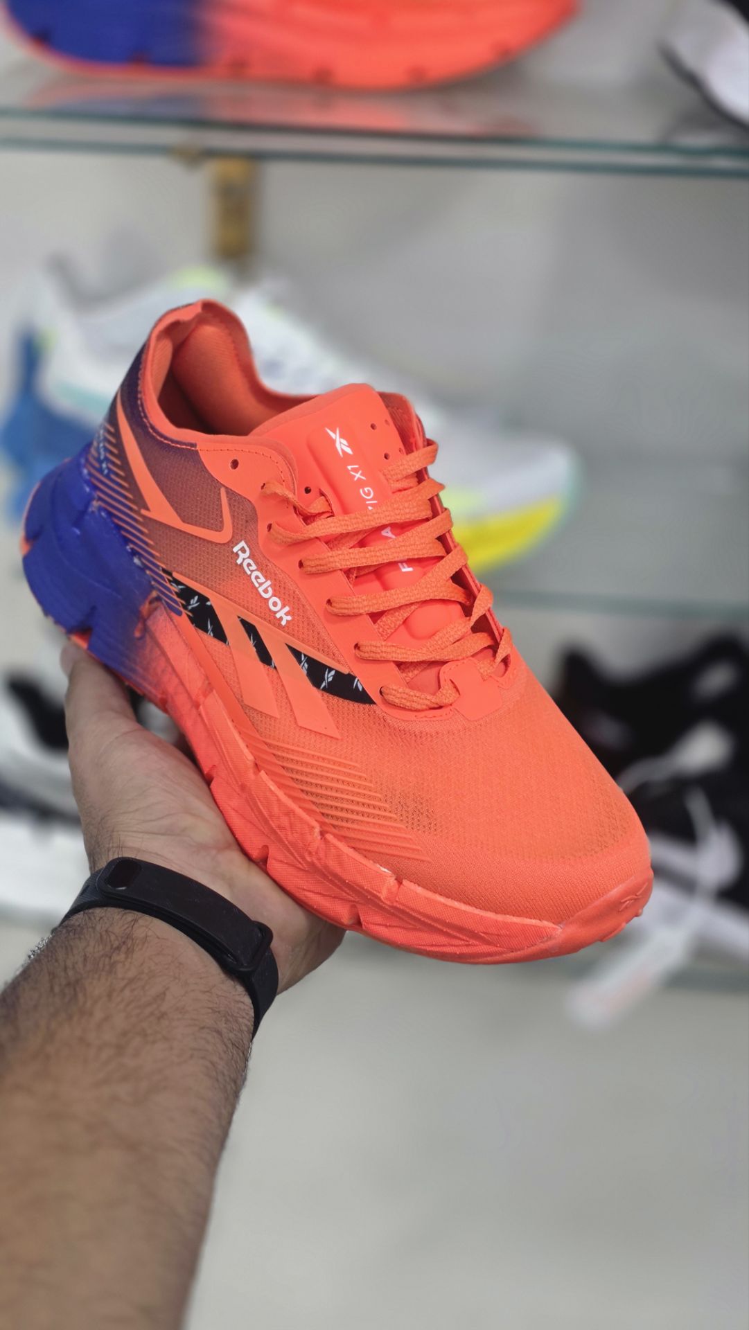 کتونی ریباک پیاده روی روزمره و ورزشی Reebokکیفیت مستر A  ساخت ویتنام صدرصد وارداتی /40تا45/ مناسب برا مشتری های حرفه ای و ورزشکاران بازگشت انرژی بسیار بالا
