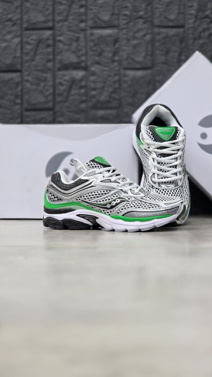 کتونی ساکونی مدل تور درشت Saucony صدرصد وارداتی ساخت ویتنام کیفیت عالی زنانه و مردانه 40تا45