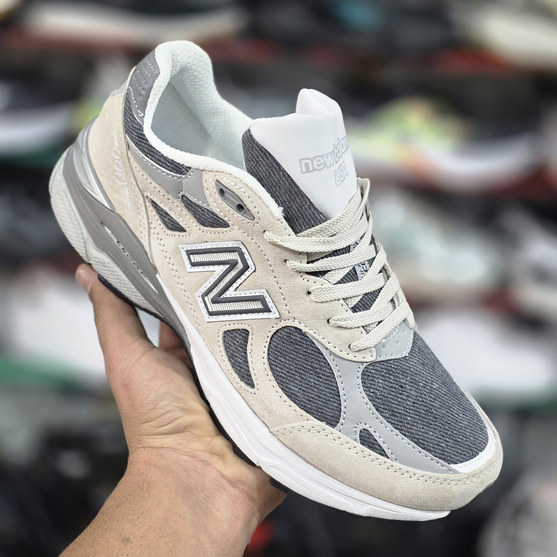 کتونی رانینگ و پیاده روی نیوبالانس  مدل New balance 990 مسترکوالیتی ساخت ویتنام سایز ۴۰ تا ۴۵