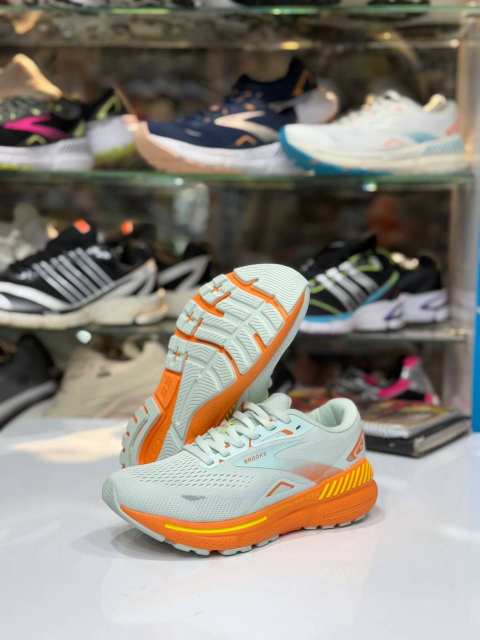 کتونی ویتنامی  زنانه بروکس ادرنالین23 -4رنگ شیک سایز:40تا37 عمده وتک