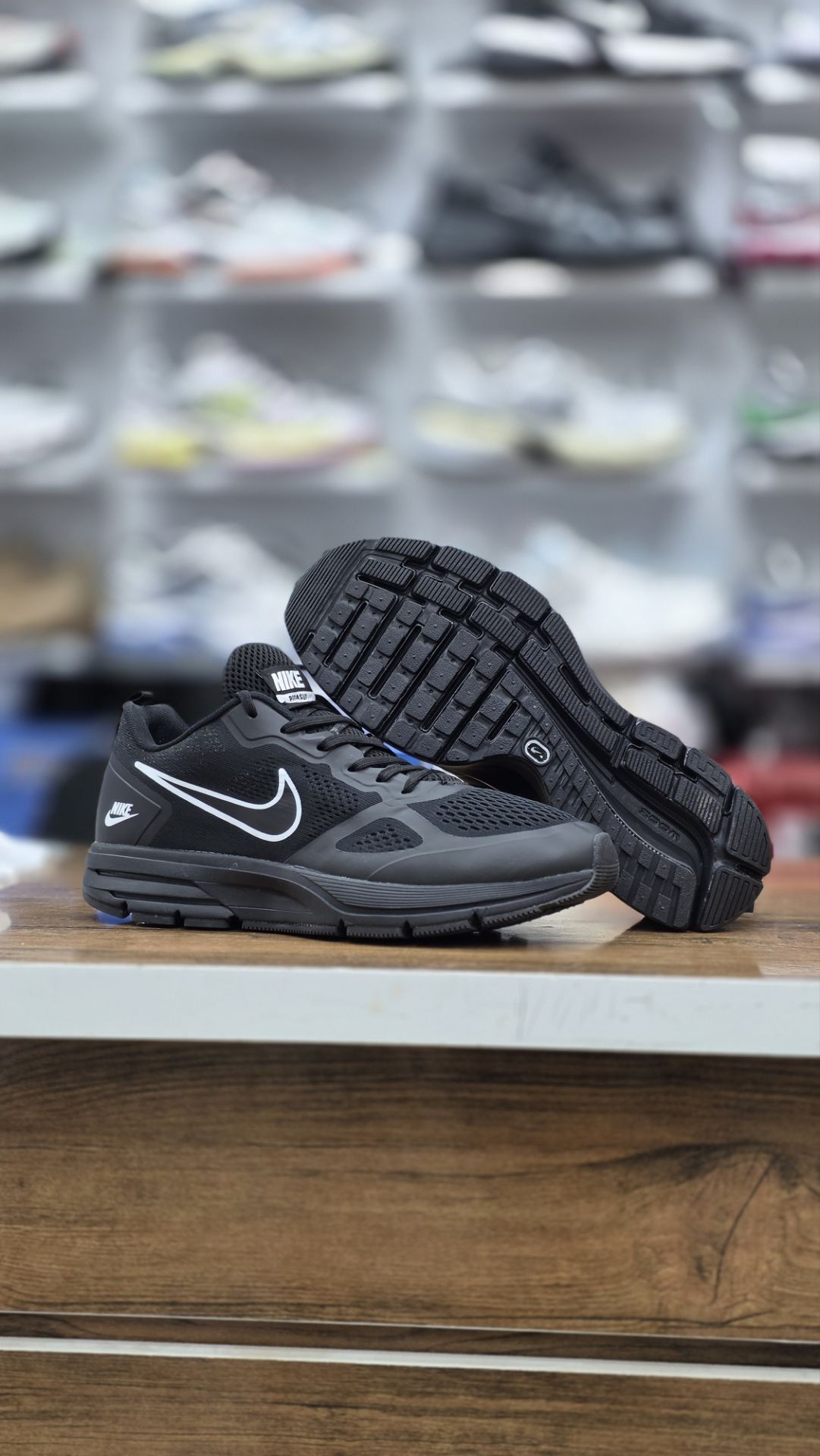 نایک مدل  ایرزوم NiKe کیفیت مسترA سایز 40تا45 ساخت ویتنام صدرصد وارداتی