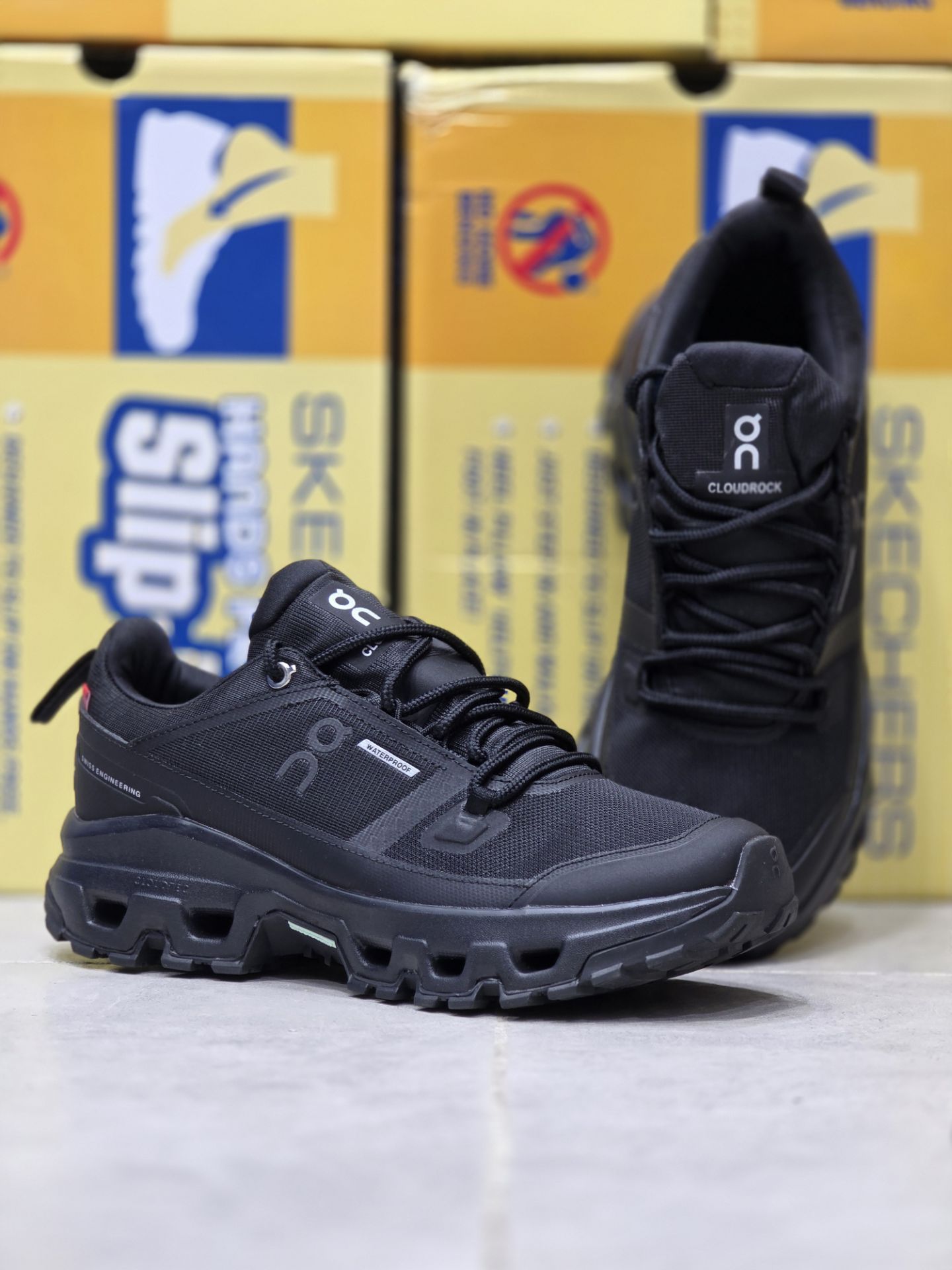 کتونی آن رانینگ کیوسی /On Running QC Cloudzone/سایز 40 الی 45/فروش عمده و تک