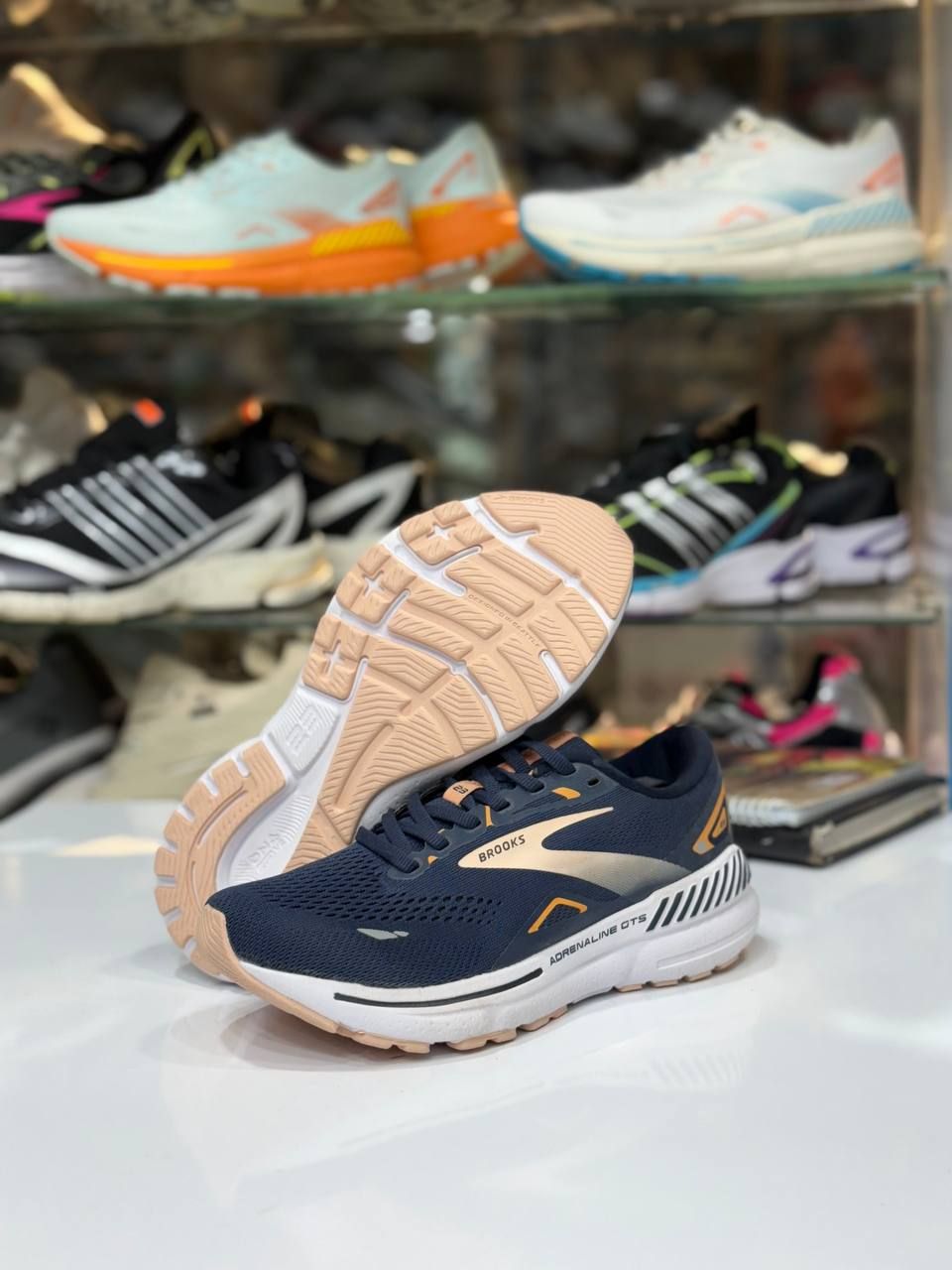 کتونی ویتنامی  زنانه بروکس ادرنالین23 -4رنگ شیک سایز:40تا 37 عمده وتک