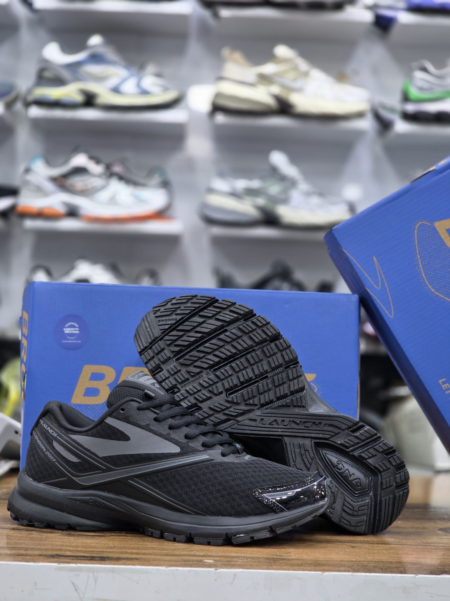 کتونی مسترکوالیتی بروکس لندن 2017 / سایز ۴۰ الی ۴۵ / Brooks London 2017 / ساخت ویتنام /فروش به صورت تک و عمده/ ضمانت اصالت و کیفیت کالا