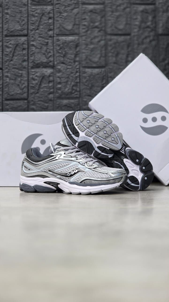 کتونی ساکونی مدل تور درشت Saucony صدرصد وارداتی ساخت ویتنام کیفیت عالی زنانه و مردانه 40تا45