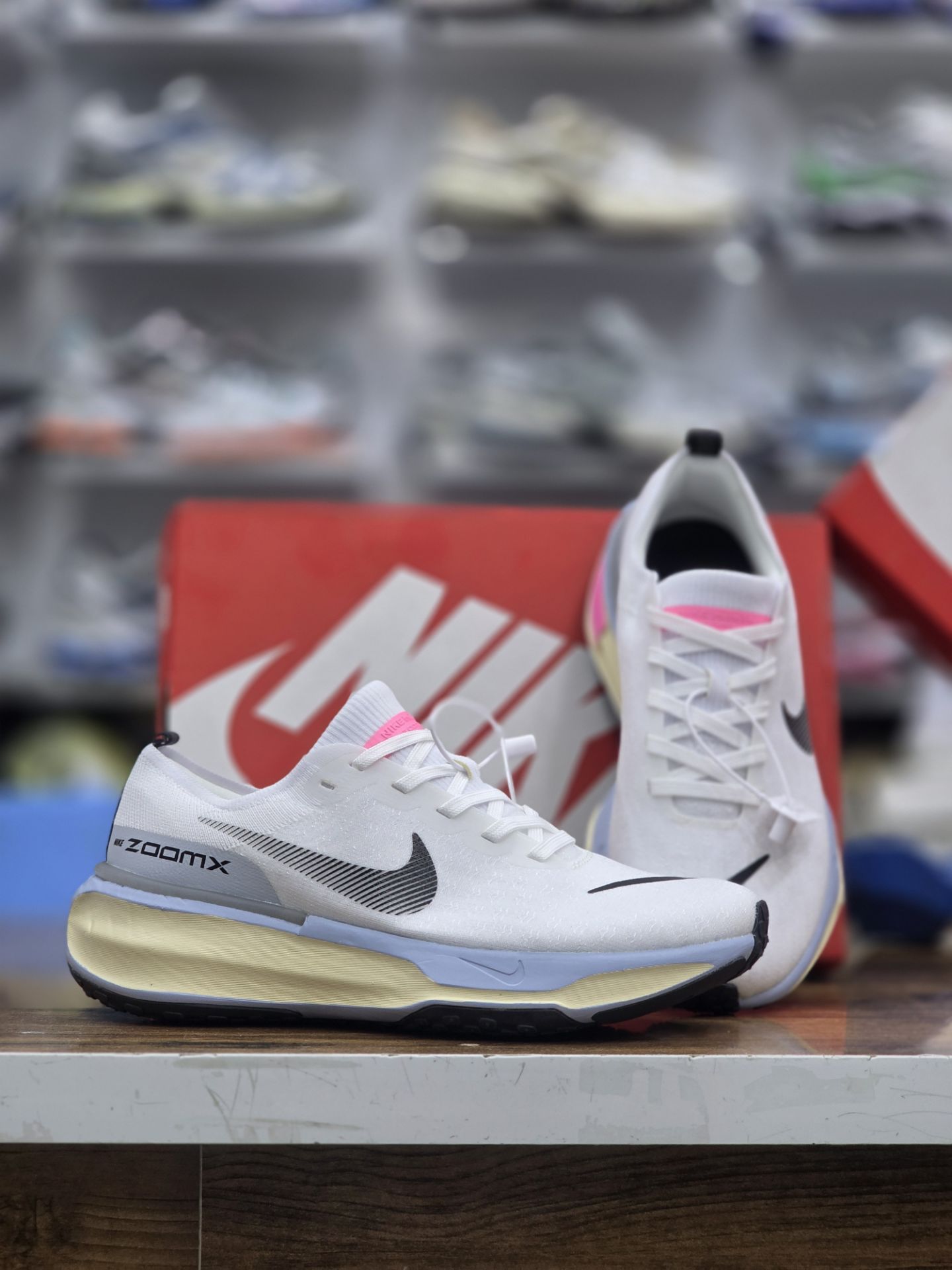 کتونی رانینگ و پیاده روی نایک زوم ایکس مدل Nike Zoomx Invincible Run flykint 3/سایز 40/45