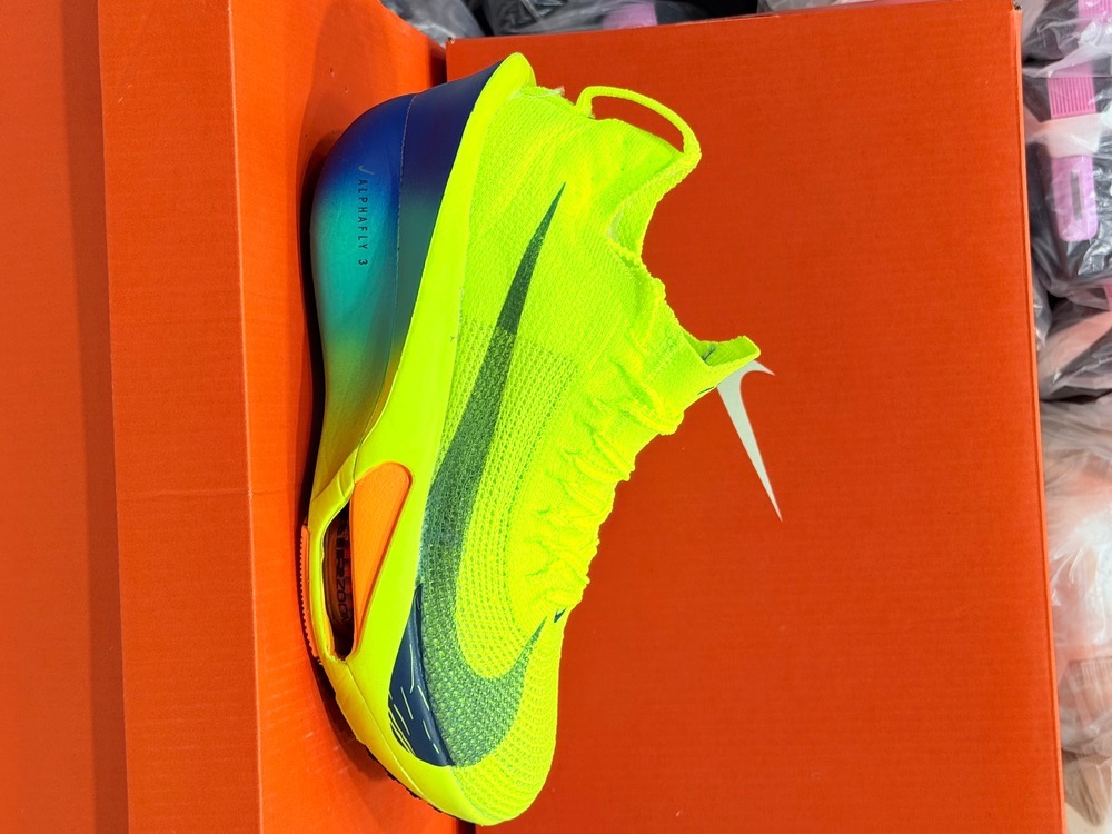 کتونی نایک آلفافلایNike alphafly کیفیت بی نظیر مستر کوالیتی A ضمانت کیفیت و اصالت کالا همراه با جعبه و لیبل