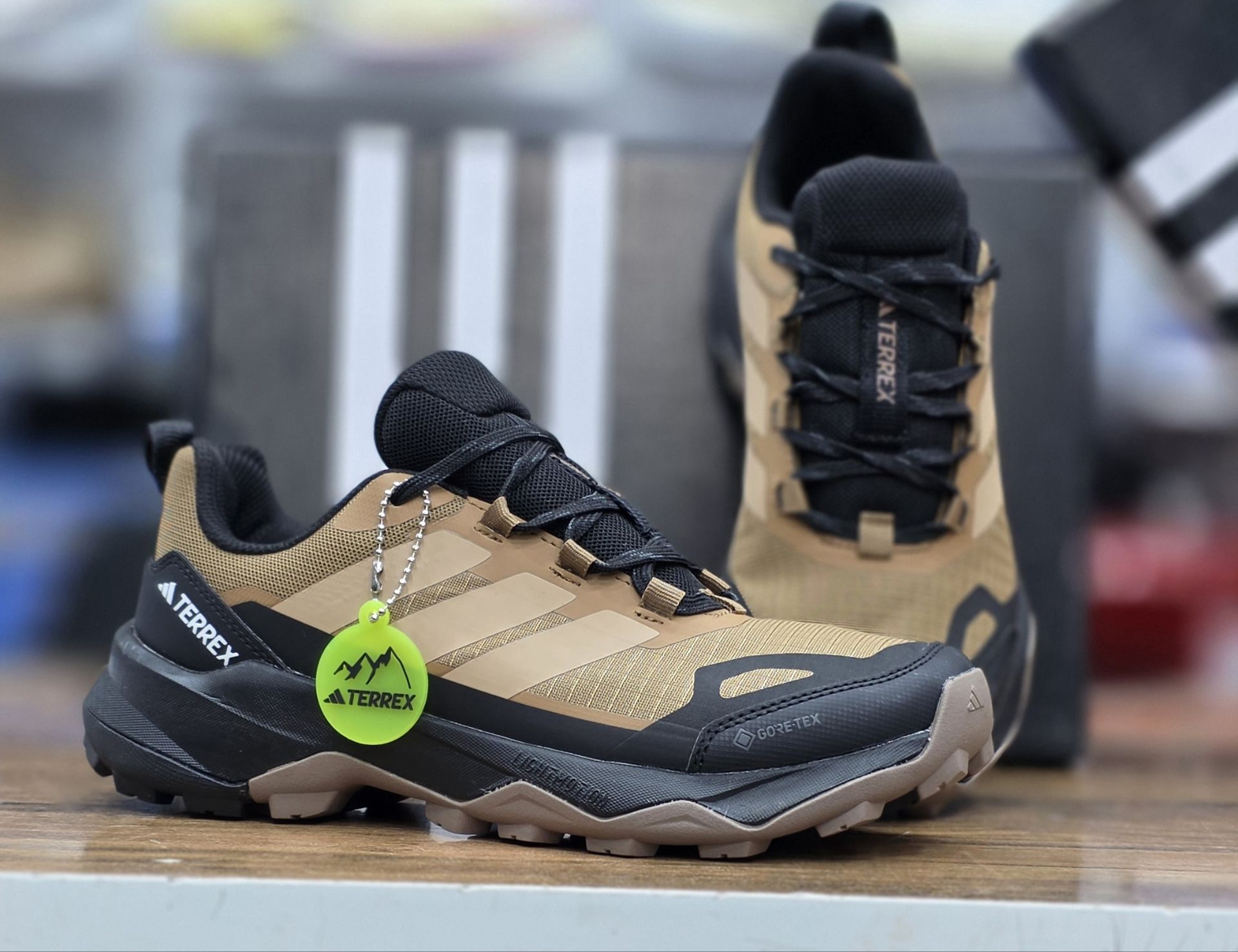 آدیداس تیرکس مدل گورتکس ضد آب   adidasGOR TEx ساخت ویتنام وارداتی سایز 40تا45 کیفیت مستر کوالیتی A