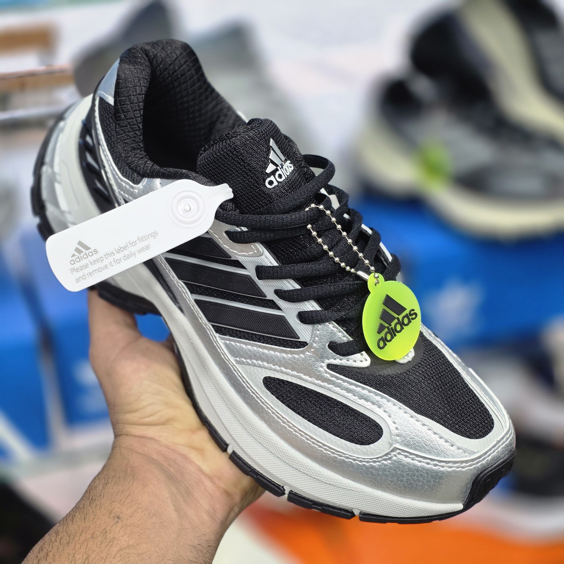 کتونی آدیداس مردانه و زنانه مدلAdidas Response CL  چهار رنگ سایز 40تا45 ساخت ویتنام  مستر کوالیتی