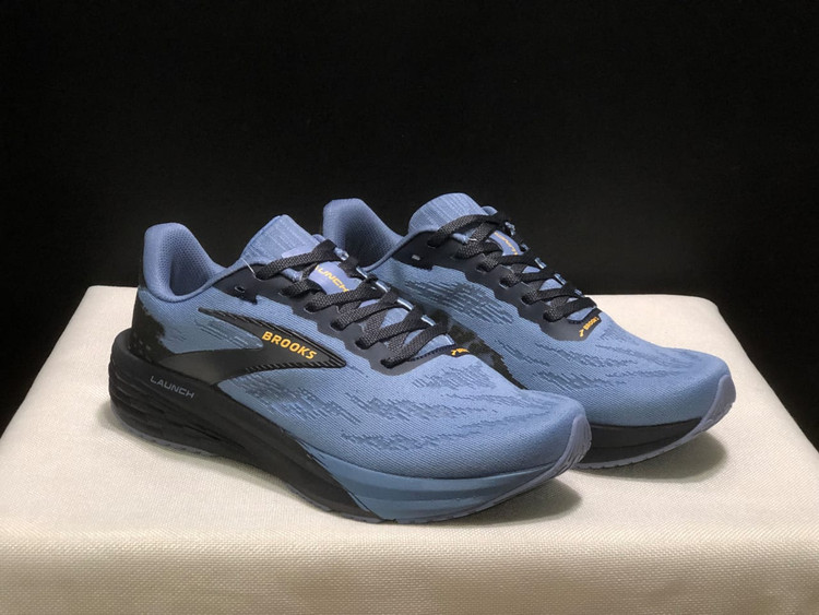 کتونی بروکس مدل لانچ 11 وارداتی کیفیت عالی ساخت ویتنام مردانه و زنانه سایز 40تا45