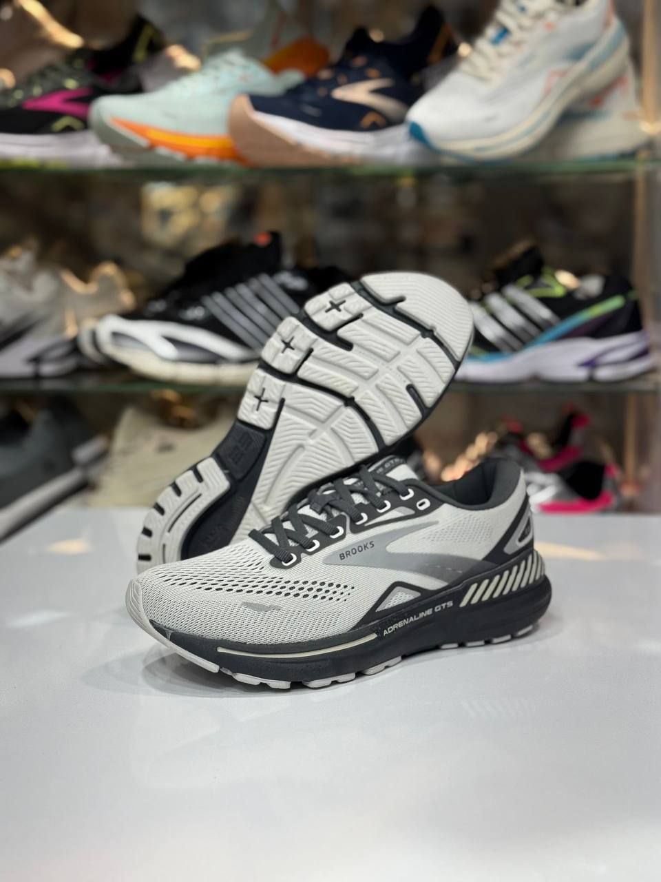 کتونی ویتنامی  مردانه بروکس ادرنالین23 -4رنگ شیک سایز: 40تا45 عمده وتک