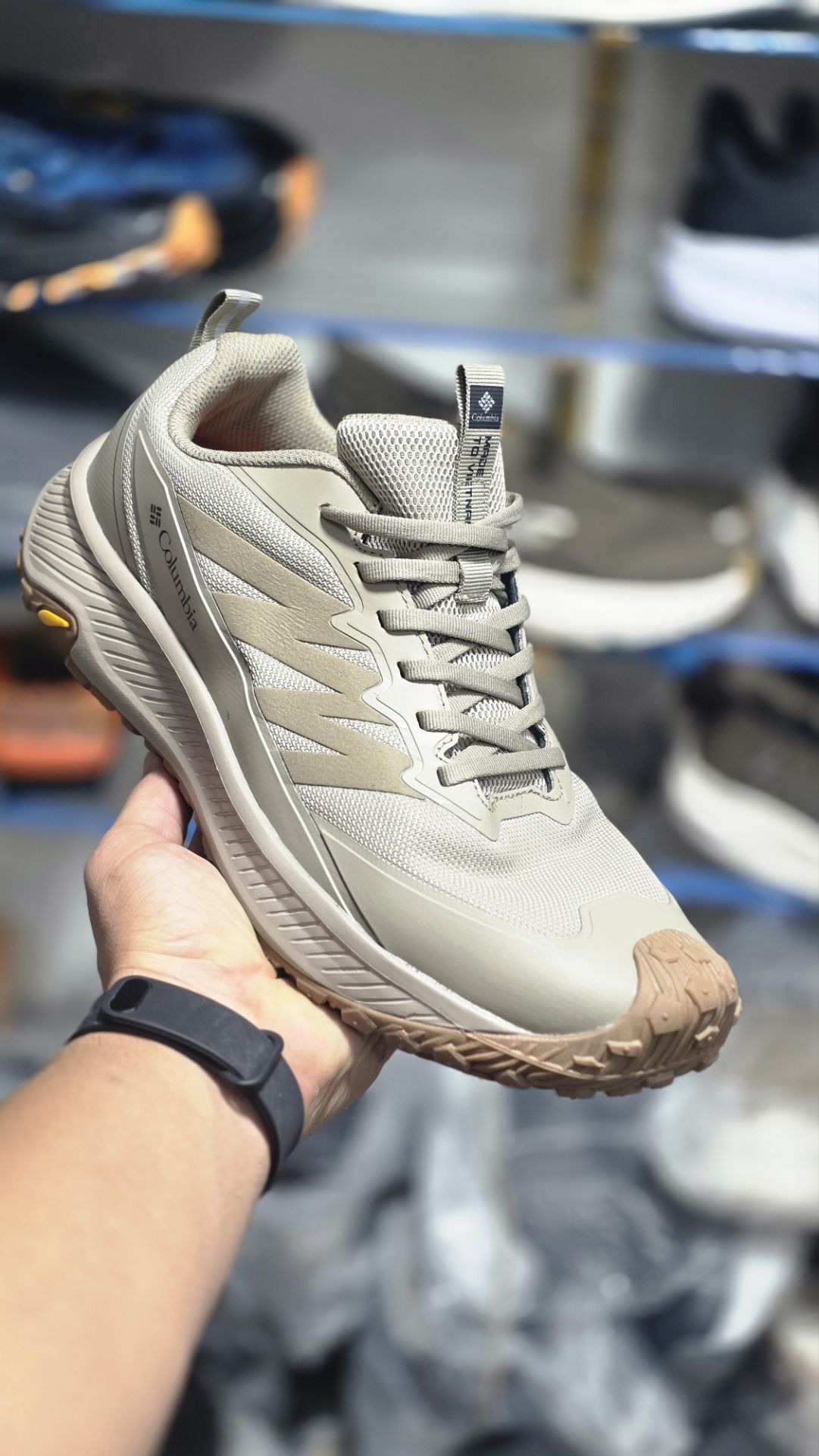 کتونی طبیعت گردی کلمبیا ضدآب/سایز 40 الی 45/Columbia GORE-TEX/ فروش عمده و تک