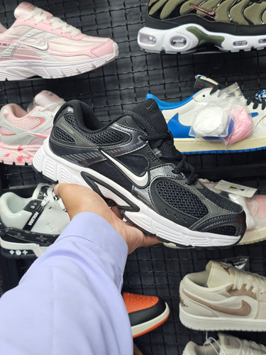 کتونی مسترکوالیتی نایک V5 RNR/ سایز 45الی37/ Nike V5 RNR/ضمانت کالا/فروش تک و عمده