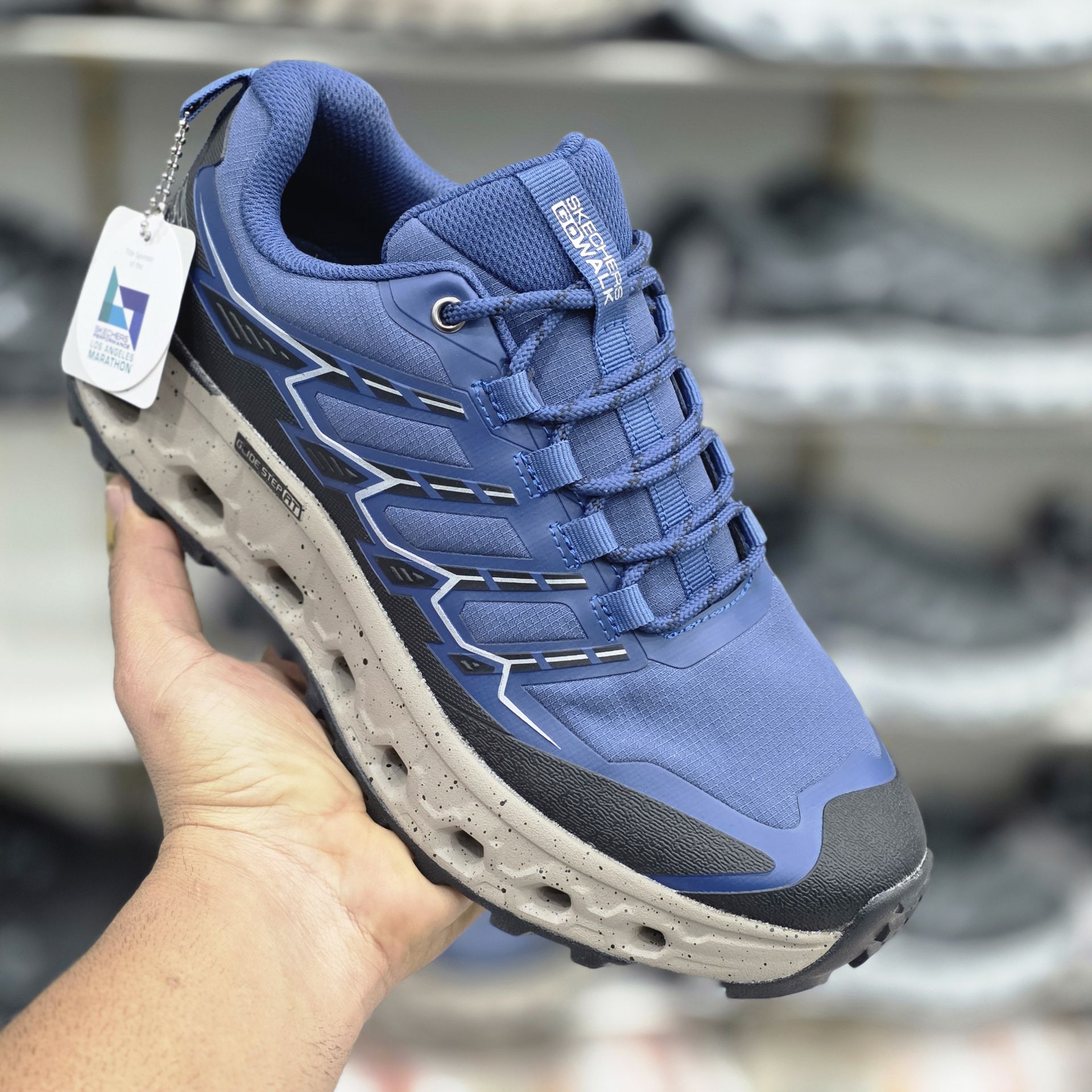 کفش اسکیچرز طبی و راحتی مدل گورتکس ضد اب/ مخصوص پیاده روی و‌ روز مرگی / جعبه و بارکد دار / سایز ۴۰ تا 45 کیفیت بالا زنانه و مردانه